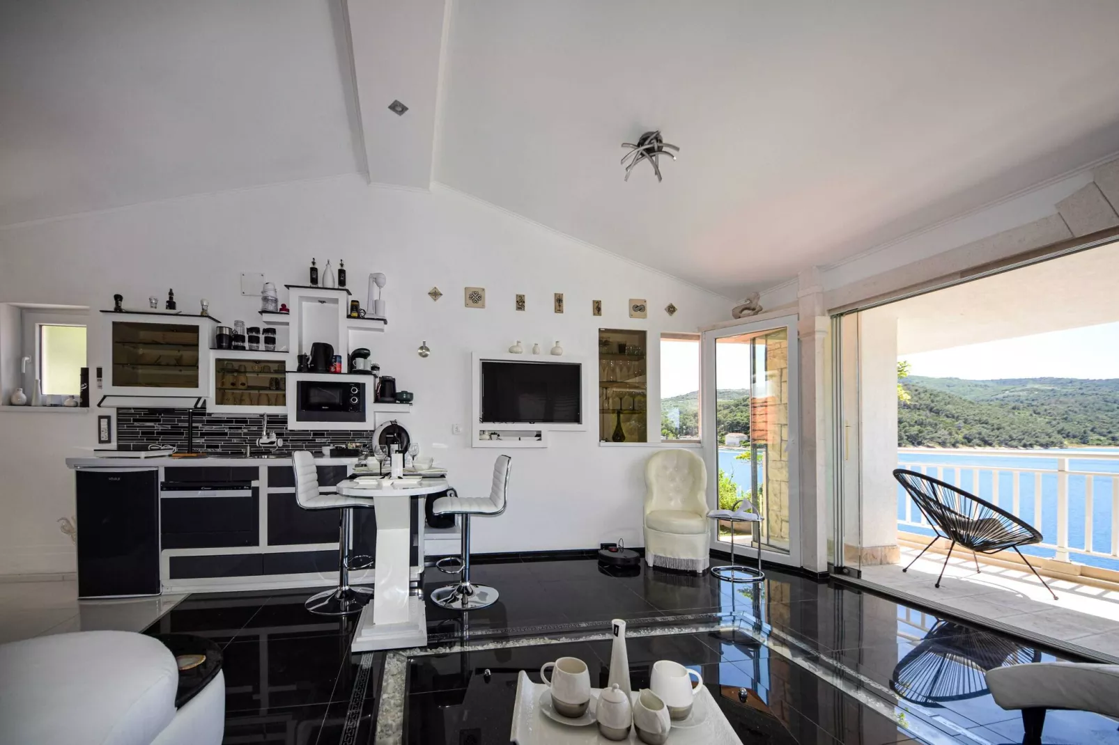 Apartment OM - One Bedroom Apartment with Balcony and Sea view-Kitchen