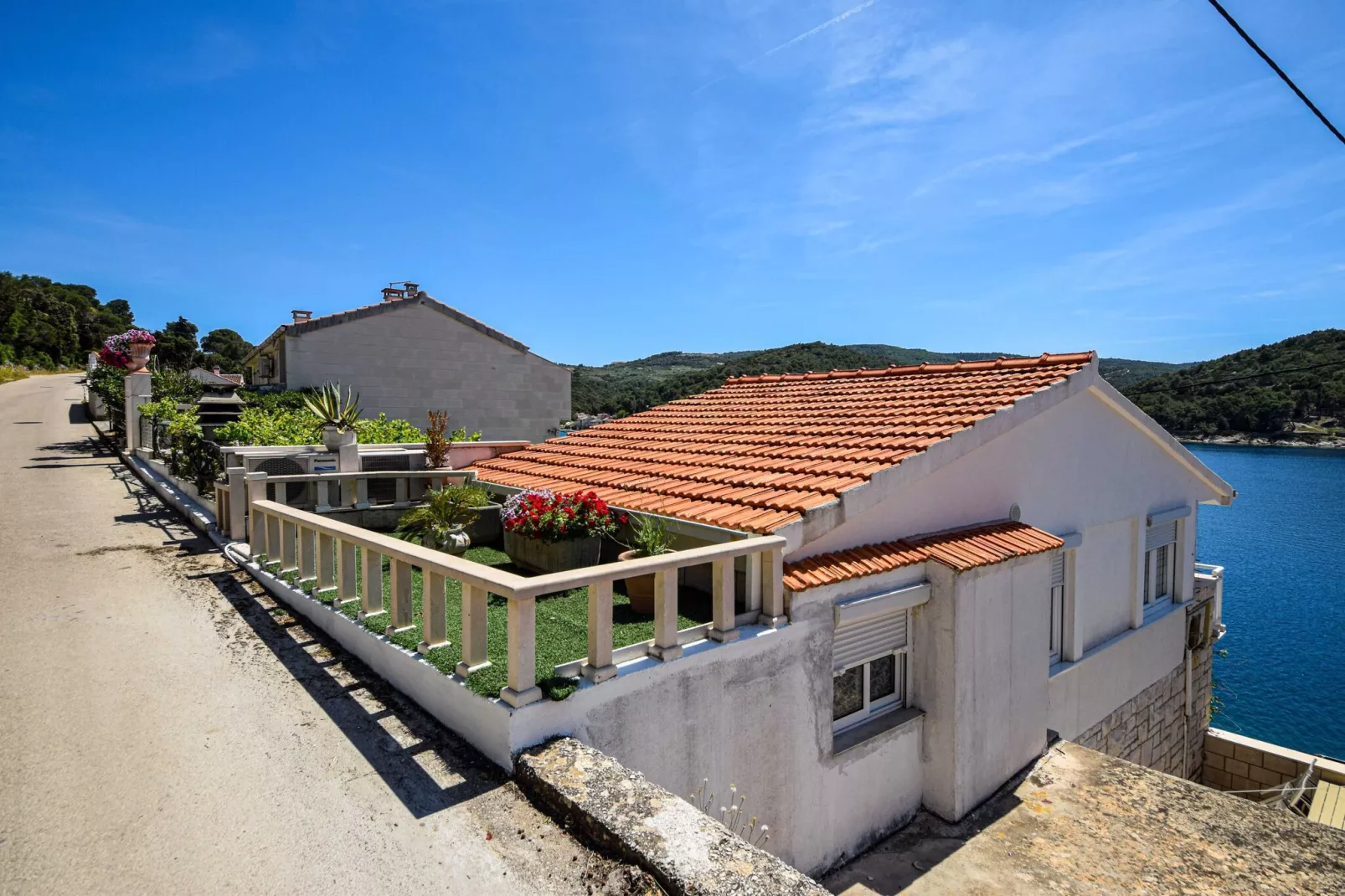 Apartment OM - One Bedroom Apartment with Balcony and Sea view-Outdoor