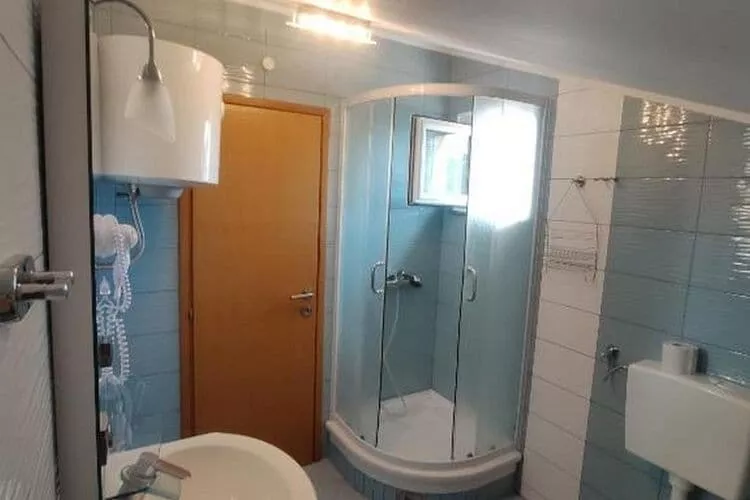 Apartments Vala - One Bedroom Apartment with Balcony and Sea View A4-Bathroom