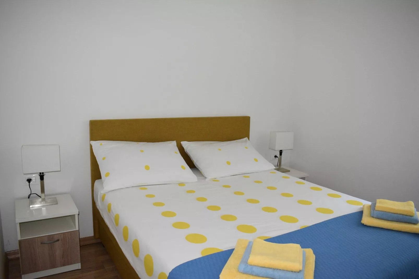 Apartment Vapor - Two Bedroom Apartment with Balcony-Schlafzimmer