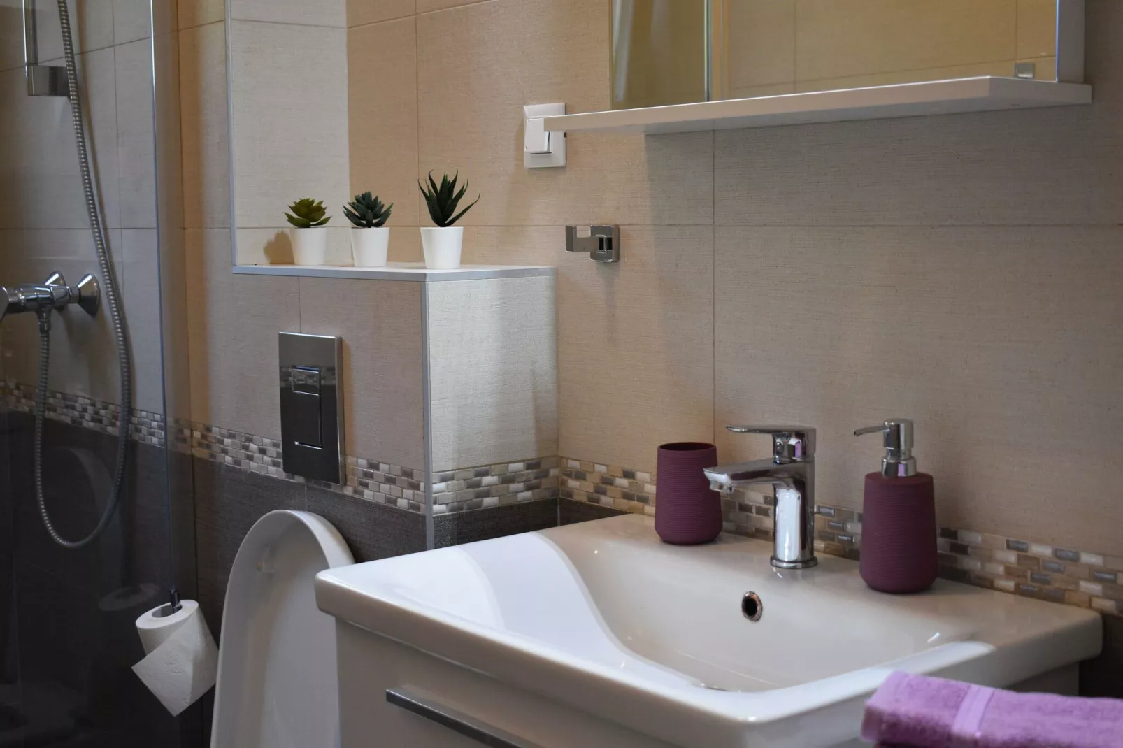Apartment Vapor - Two Bedroom Apartment with Balcony-Badezimmer