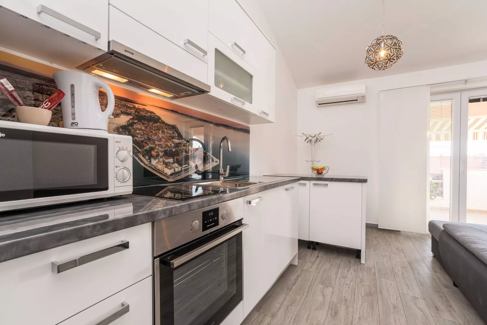 Apartments Maza - One Bedroom Apartment with Balcony  (Angela)-Küche