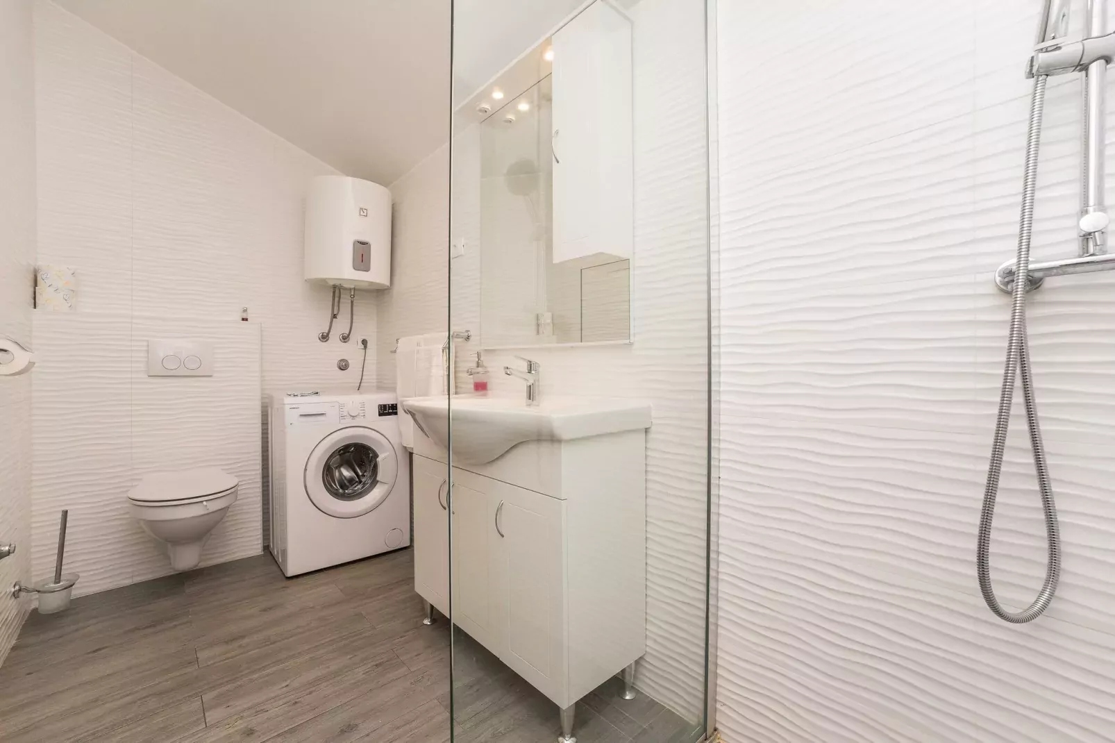 Apartments Maza - One Bedroom Apartment with Balcony  (Angela)-Badezimmer