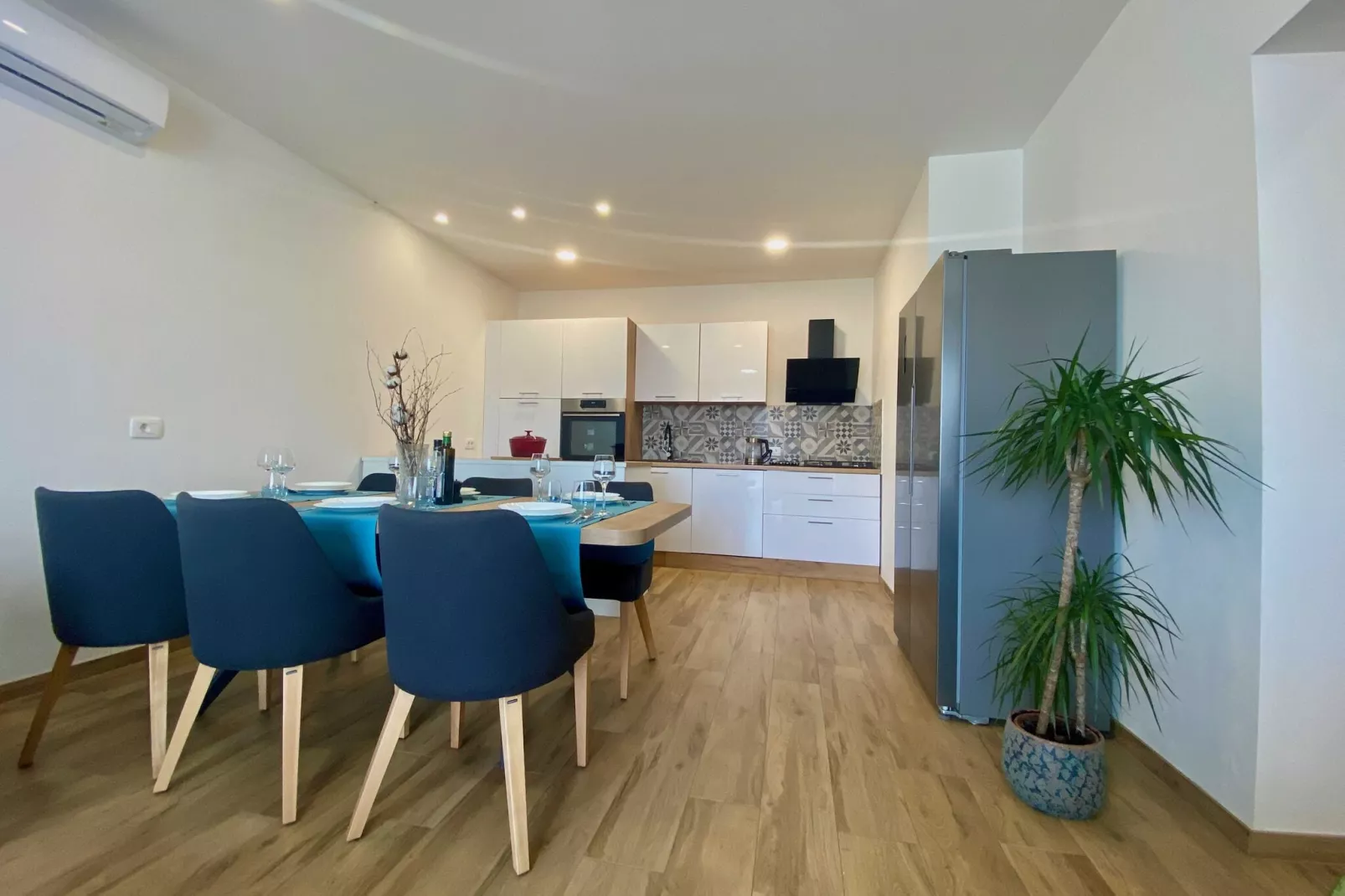 VERT Apartment - Two Bedroom Apartment with Terrace-Kitchen