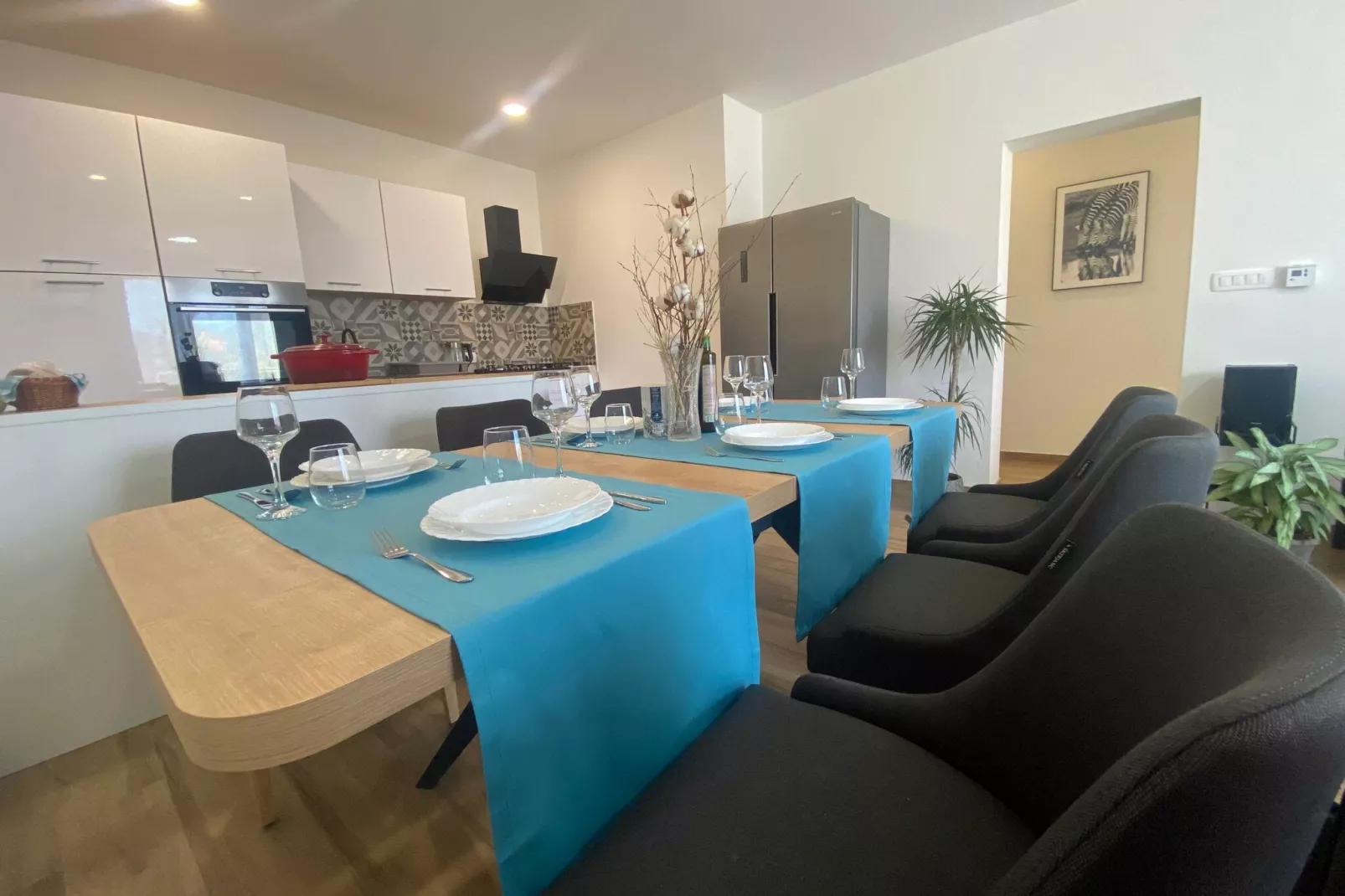 VERT Apartment - Two Bedroom Apartment with Terrace-Kitchen