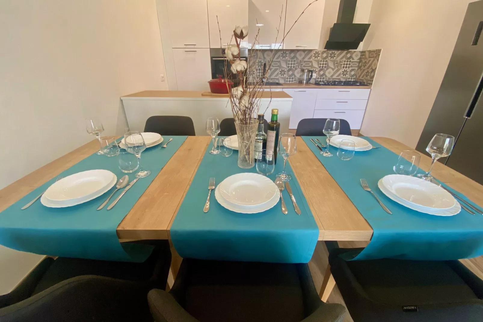 VERT Apartment - Two Bedroom Apartment with Terrace-Kitchen