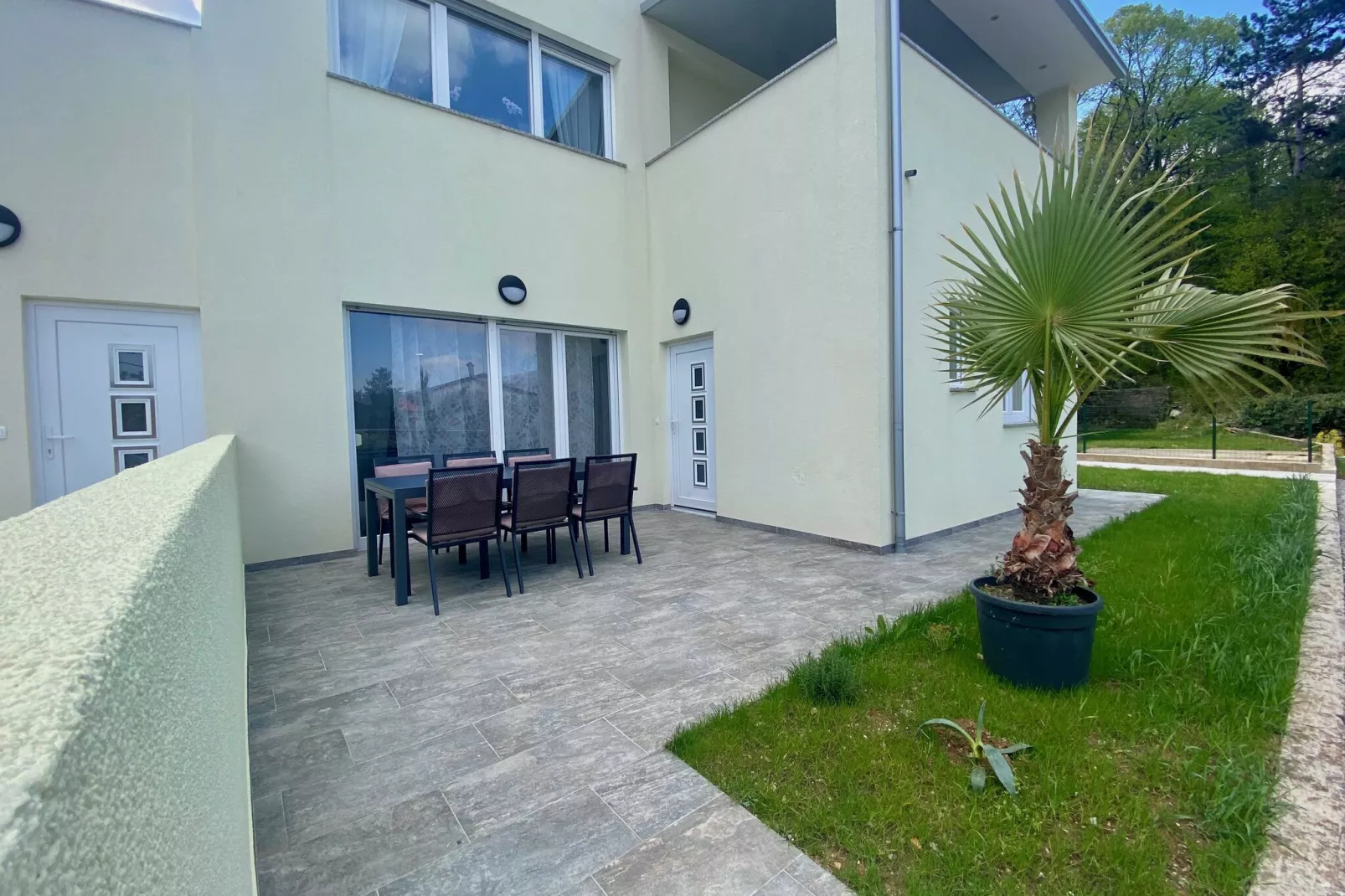 VERT Apartment - Two Bedroom Apartment with Terrace-Outdoor