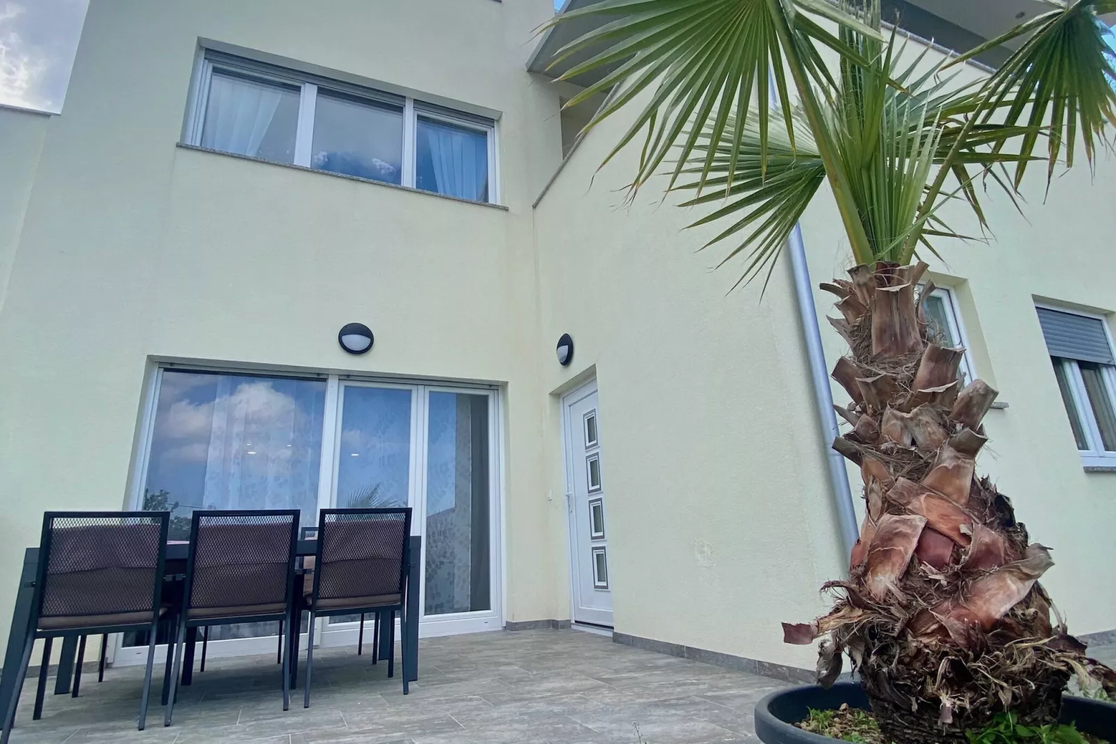 VERT Apartment - Two Bedroom Apartment with Terrace-Outdoor