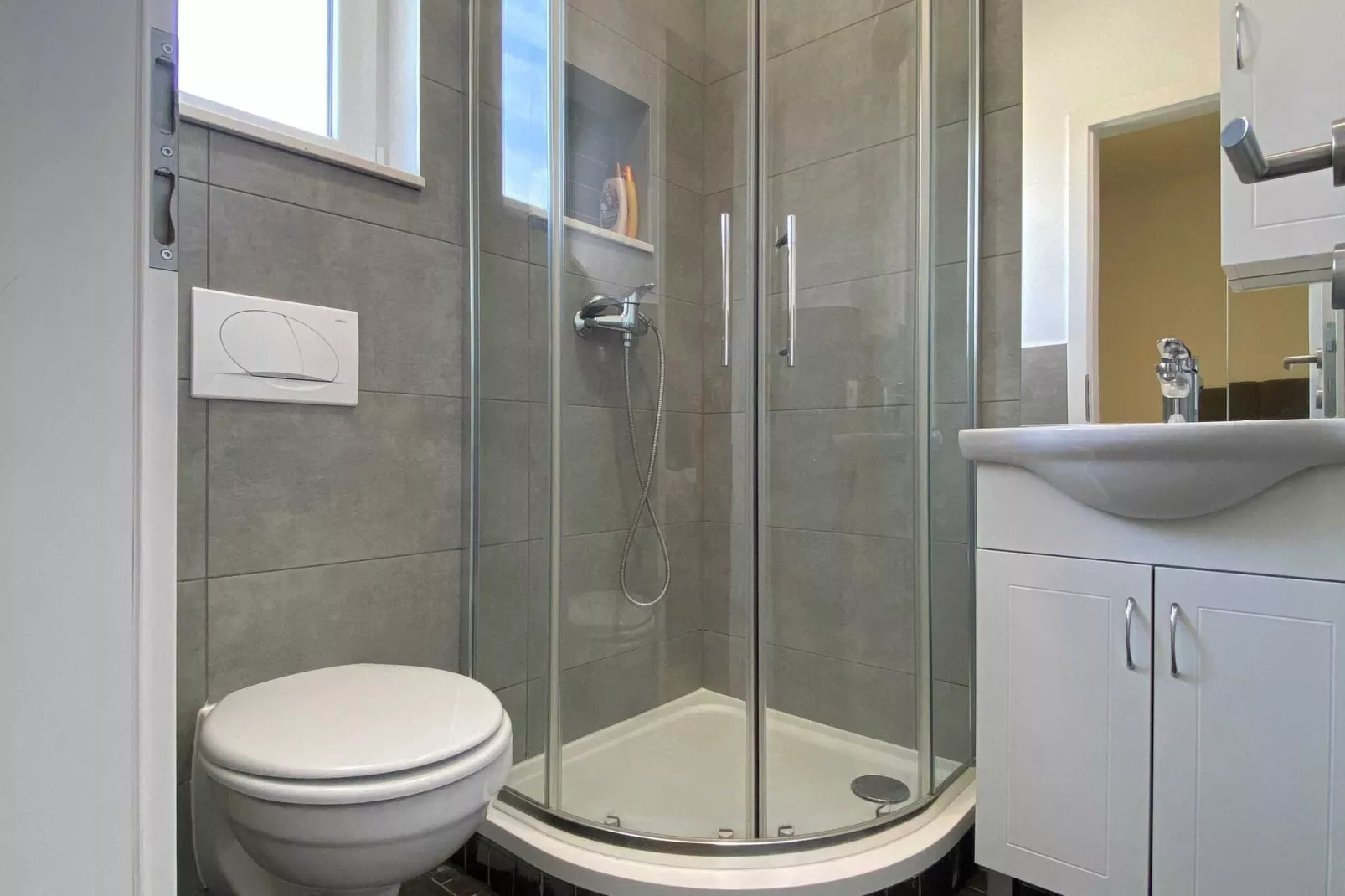 VERT Apartment - Two Bedroom Apartment with Terrace-Bathroom
