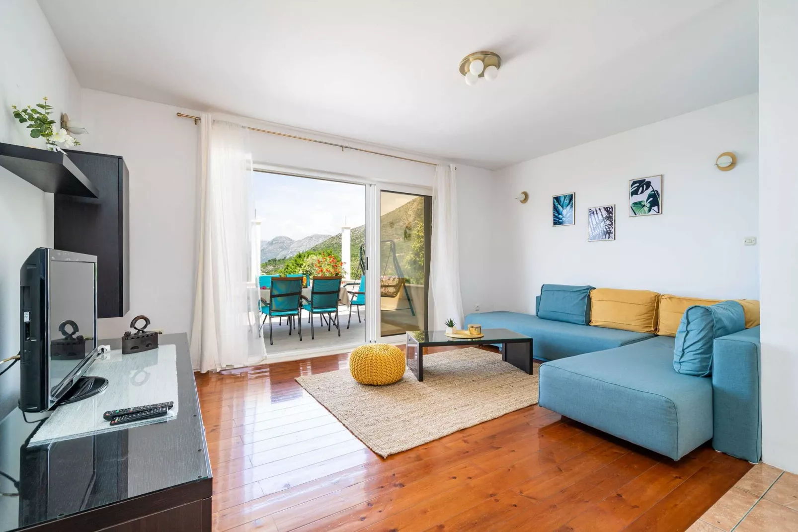 Apartment Doma - Two Bedroom Apartment with Terrace-Living room