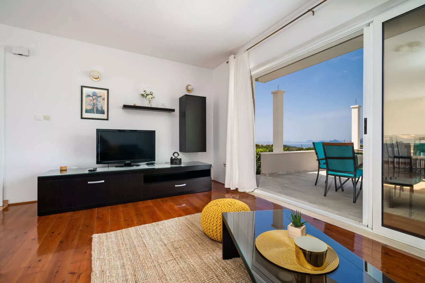 Apartment Doma - Two Bedroom Apartment with Terrace-Living room