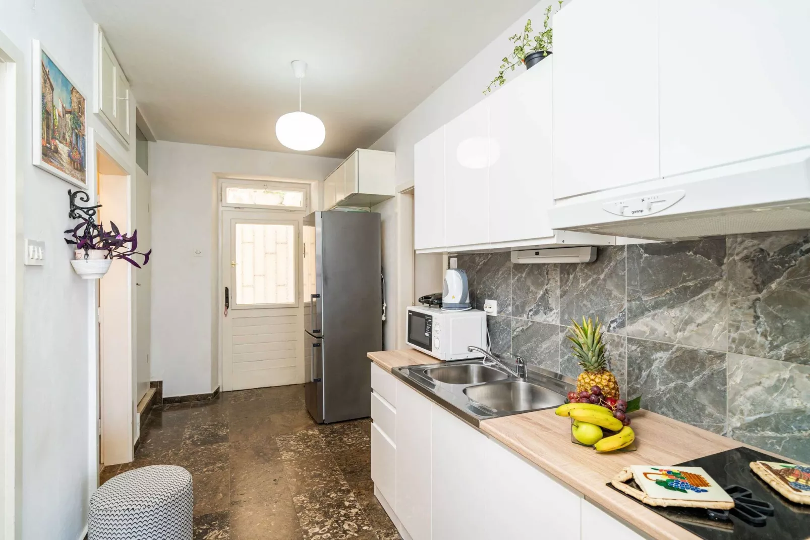 Apartments & Rooms Mara & Petrunjela - Two Bedroom Apartment with Terrace and Sea View (Apartman s 2 spavaće sobe) - BR. 5-Kitchen