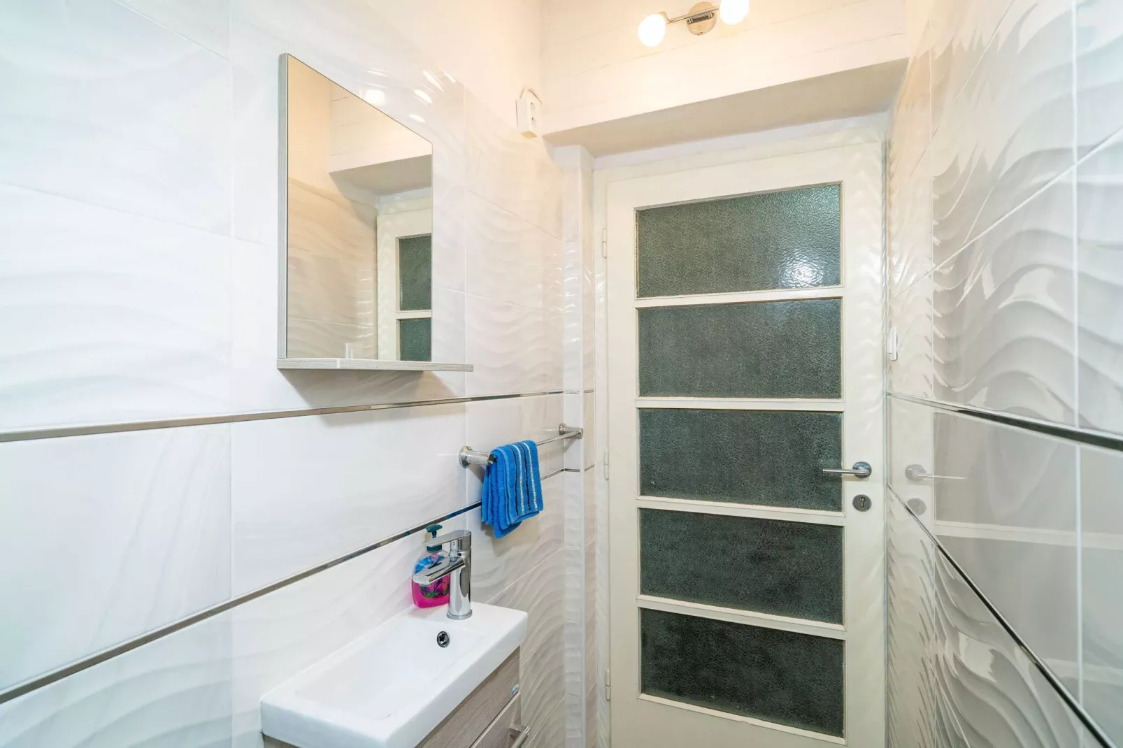 Apartments & Rooms Mara & Petrunjela - Two Bedroom Apartment with Terrace and Sea View (Apartman s 2 spavaće sobe) - BR. 5-Bathroom