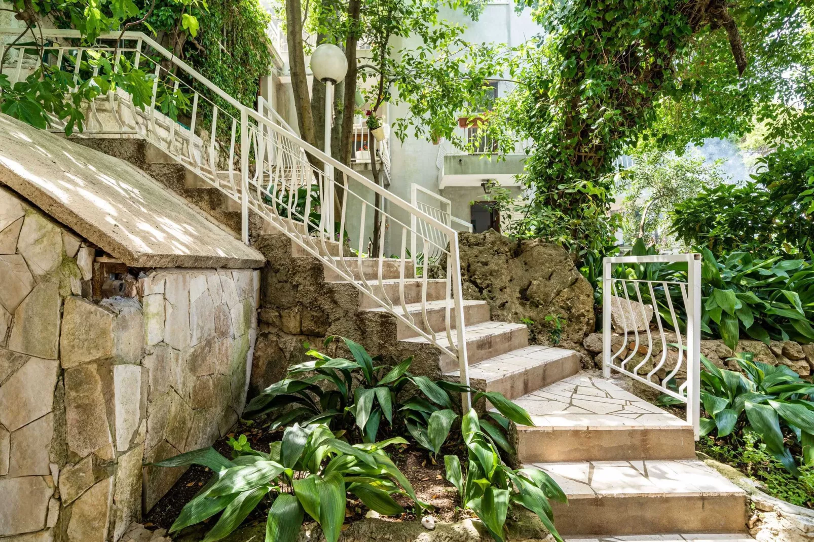 Apartments & Rooms Mara & Petrunjela - Two Bedroom Apartment with Terrace and Sea View (Apartman s 2 spavaće sobe) - BR. 5-Outdoor