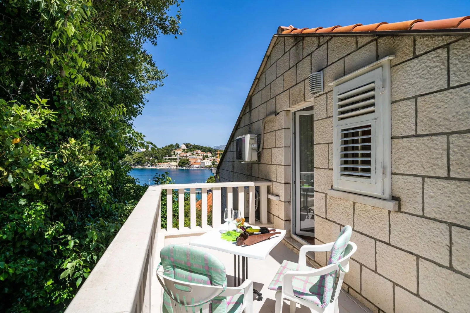 Apartments & Rooms Mara & Petrunjela - One Bedroom Apartment with Balcony and Sea View (Apartman s balkonom) - BR. 1-Terrassenbalkon