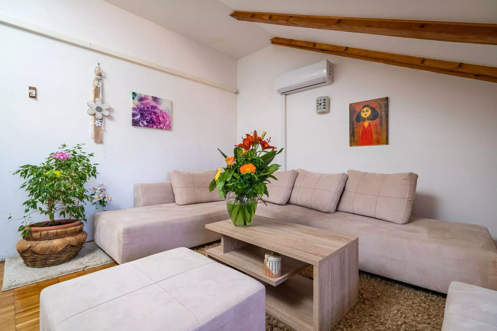 Apartments & Rooms Mara & Petrunjela - One Bedroom Apartment with Balcony and Sea View (Apartman s balkonom) - BR. 1-Wohnzimmer