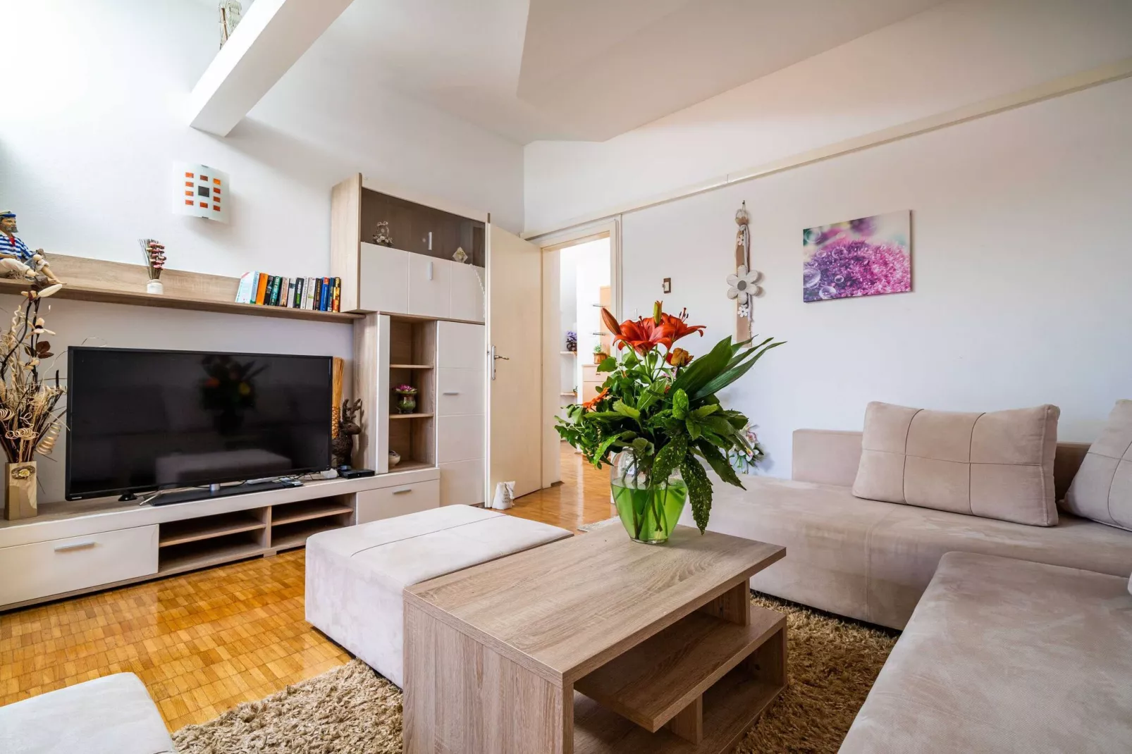 Apartments & Rooms Mara & Petrunjela - One Bedroom Apartment with Balcony and Sea View (Apartman s balkonom) - BR. 1-Wohnzimmer