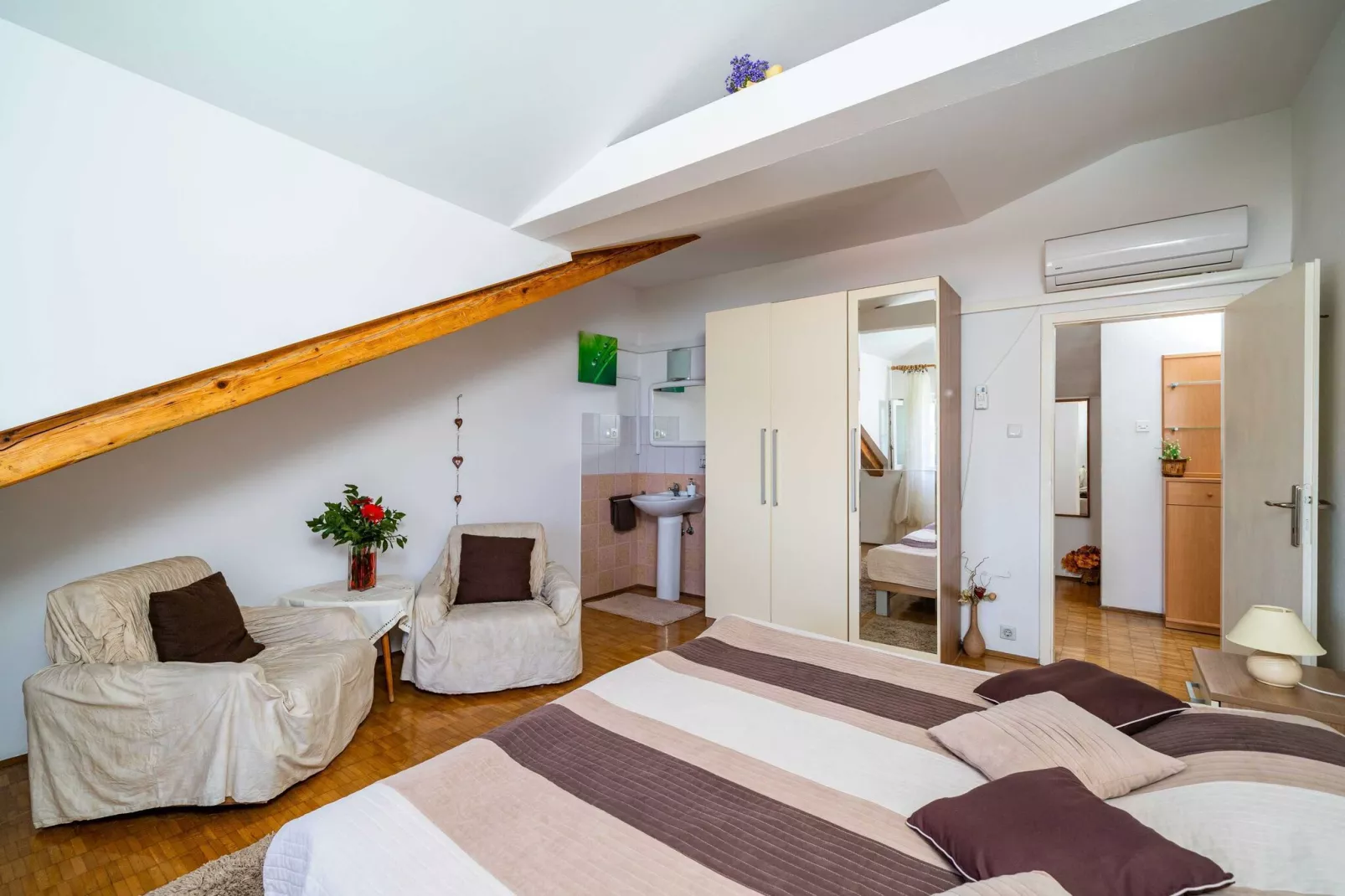 Apartments & Rooms Mara & Petrunjela - One Bedroom Apartment with Balcony and Sea View (Apartman s balkonom) - BR. 1-Schlafzimmer