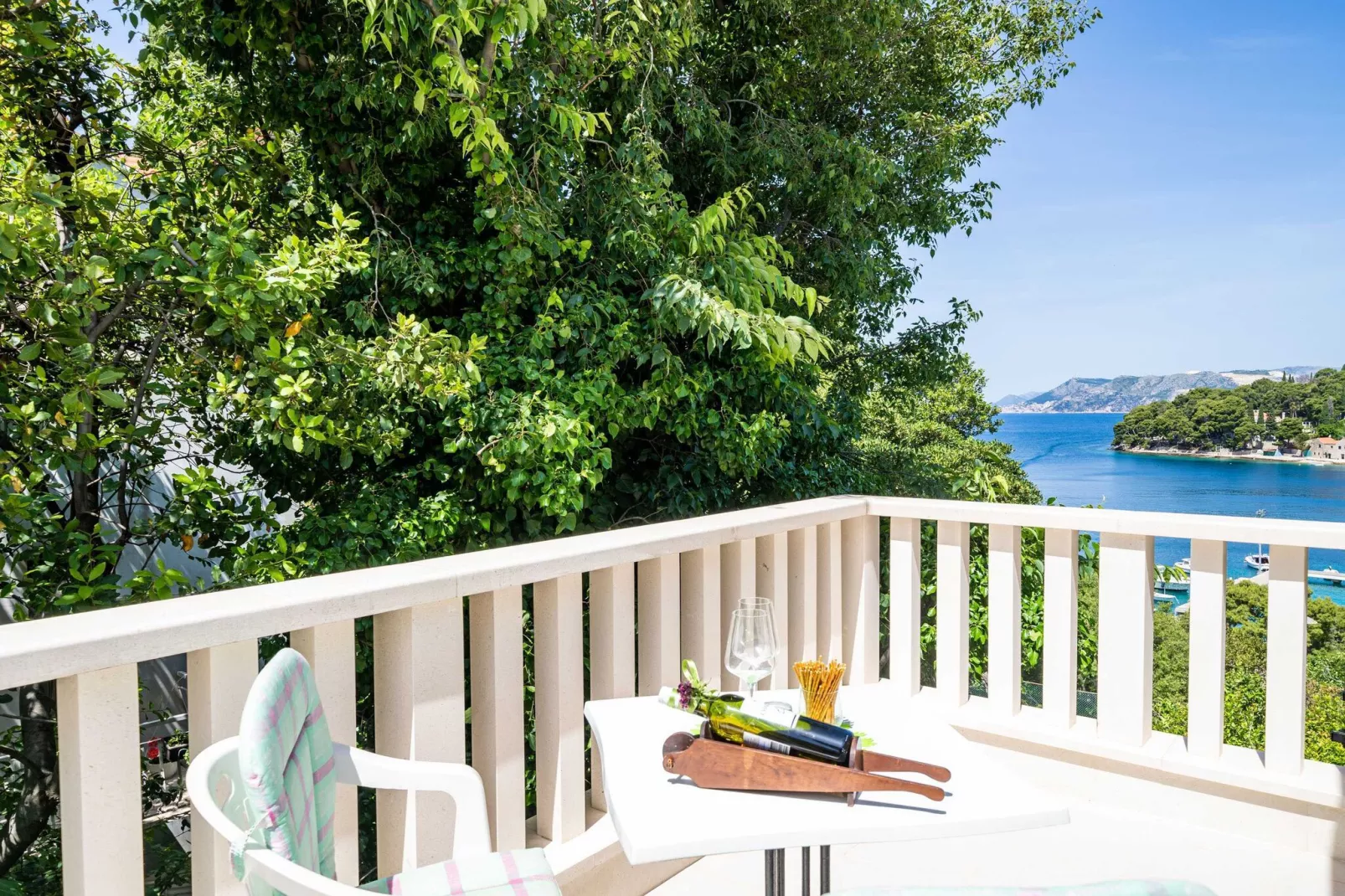 Apartments & Rooms Mara & Petrunjela - One Bedroom Apartment with Balcony and Sea View (Apartman s balkonom) - BR. 1-Terrassenbalkon