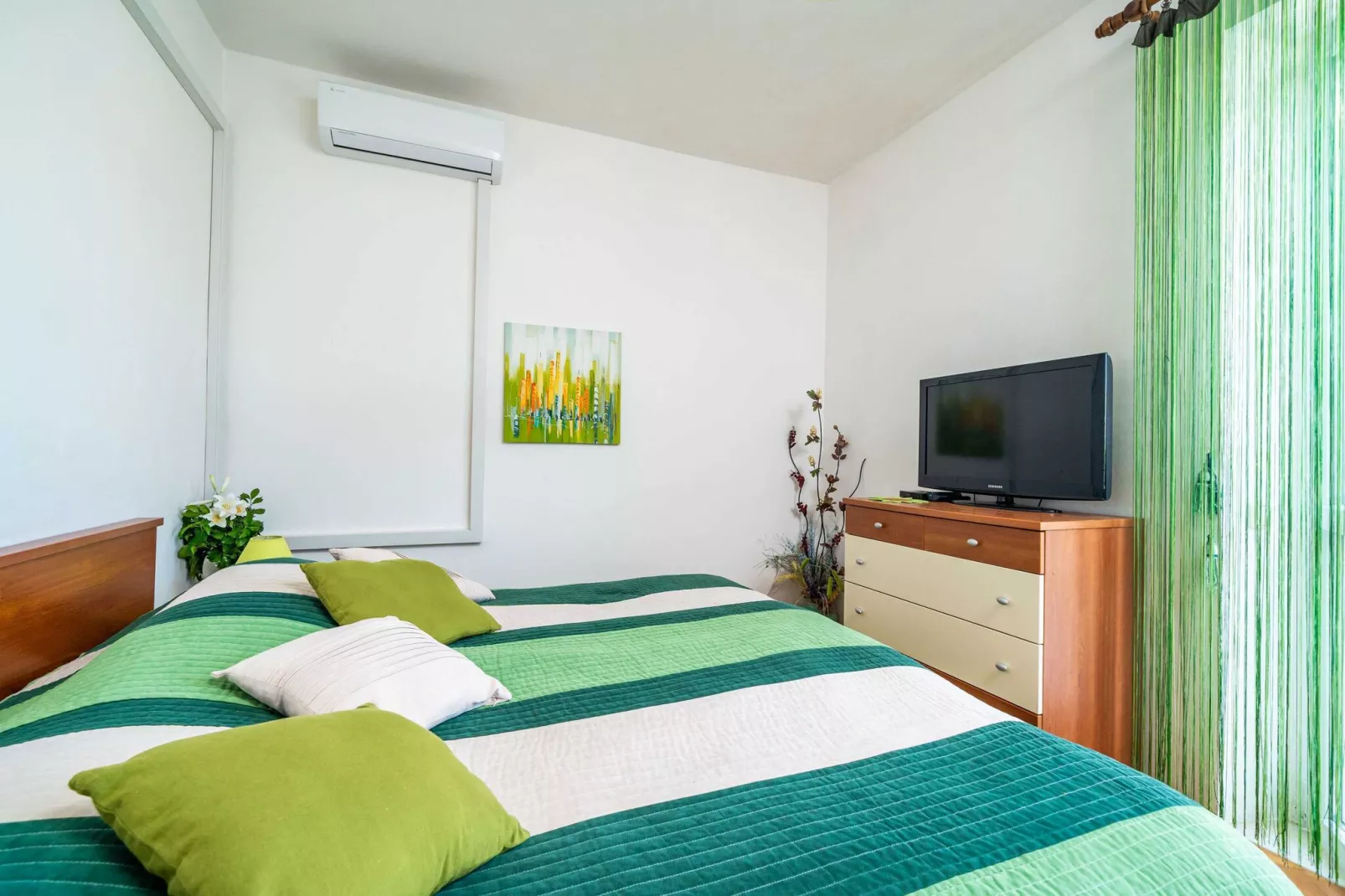 Apartments & Rooms Mara & Petrunjela - Double or Twin Room with Sea View (Dvokrevetna soba s bračnim krevetom ili s 2 odvojena kreveta i pogledom na more) - BR. 3-Bedroom