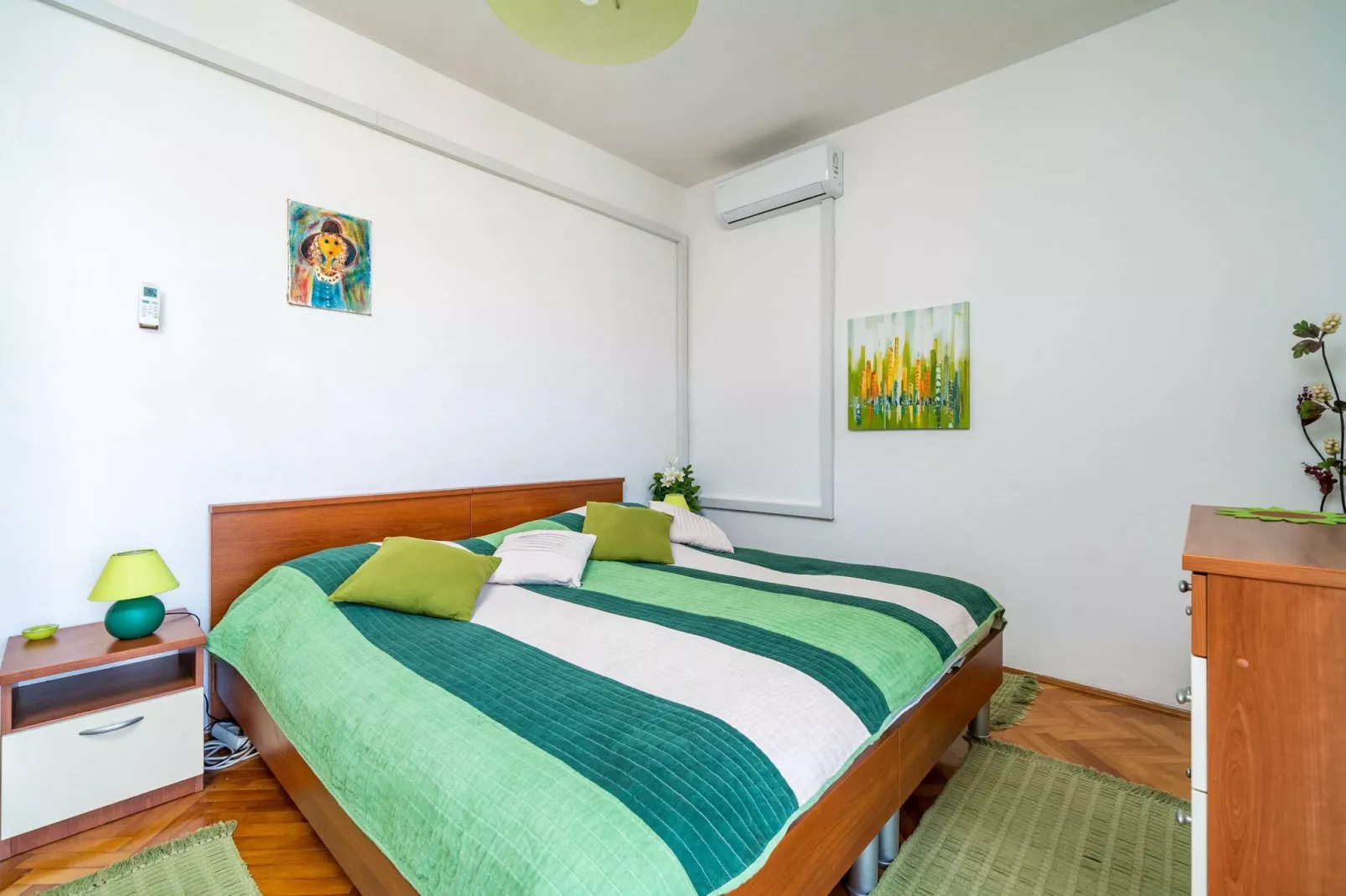 Apartments & Rooms Mara & Petrunjela - Double or Twin Room with Sea View (Dvokrevetna soba s bračnim krevetom ili s 2 odvojena kreveta i pogledom na more) - BR. 3-Bedroom