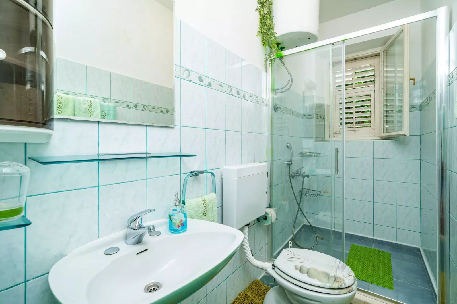 Apartments & Rooms Mara & Petrunjela - Double or Twin Room with Sea View (Dvokrevetna soba s bračnim krevetom ili s 2 odvojena kreveta i pogledom na more) - BR. 3-Bathroom