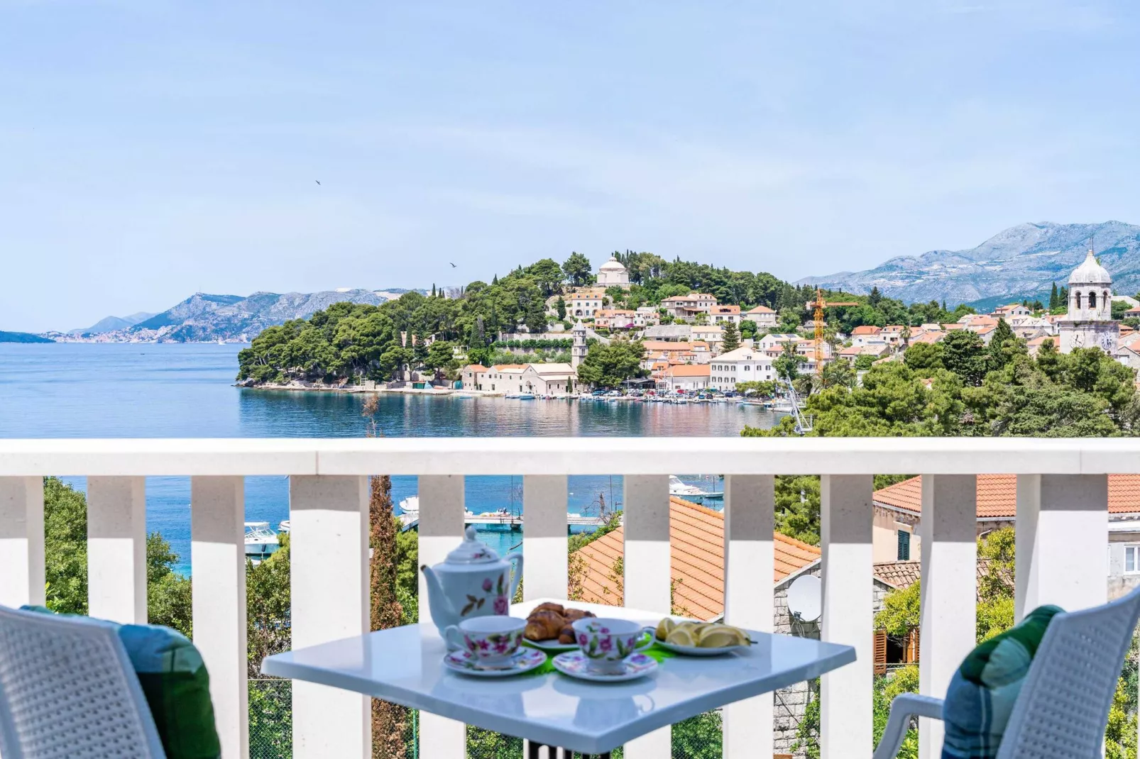 Apartments & Rooms Mara & Petrunjela - Double or Twin Room with Sea View (Dvokrevetna soba s bračnim krevetom ili s 2 odvojena kreveta i pogledom na more) - BR. 3-Terrace balcony