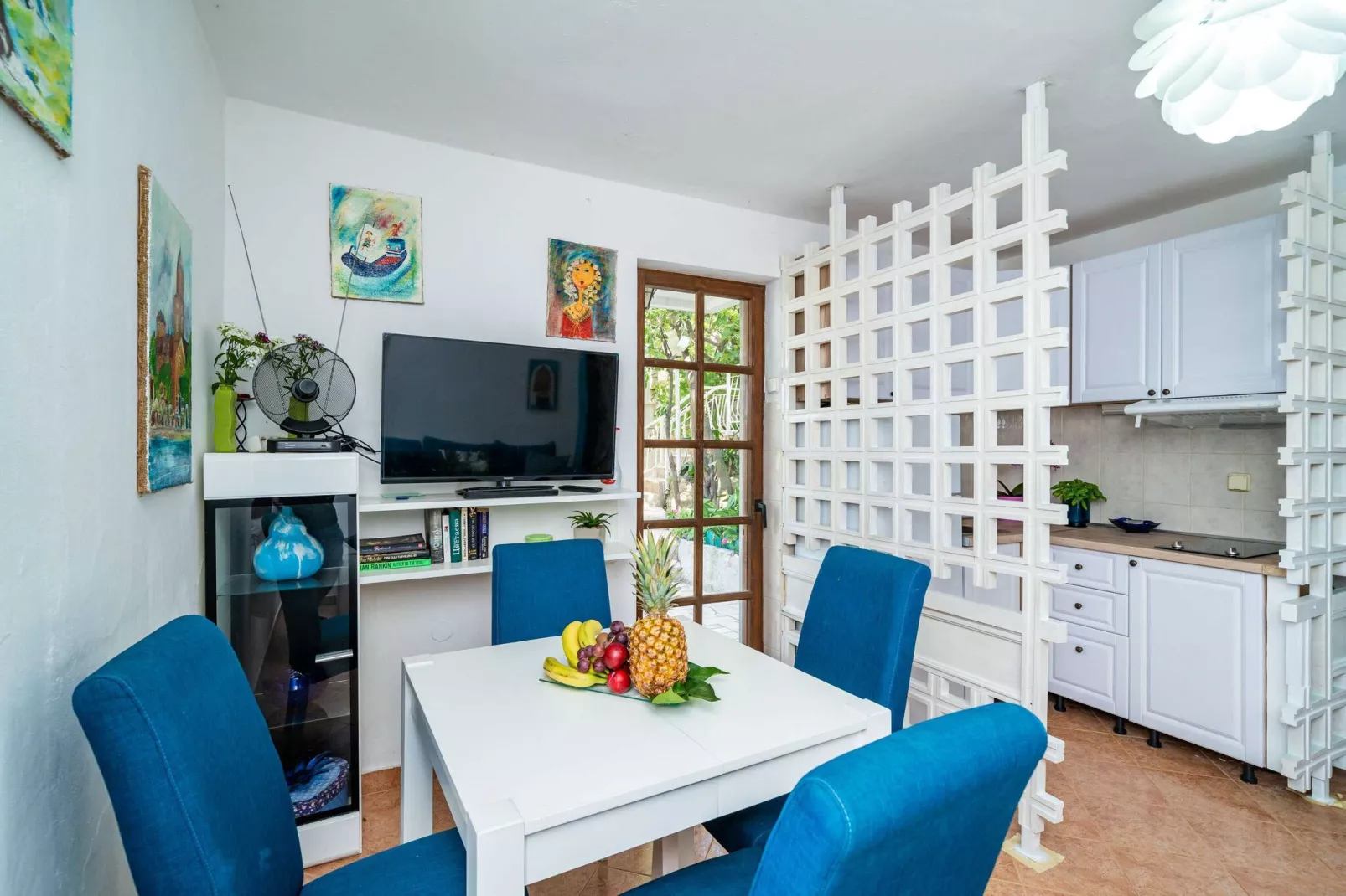 Apartments & Rooms Mara & Petrunjela - One Bedroom Apartment with Terrace and Sea View ( Apartman s terasom) - BR. 7-Dining room