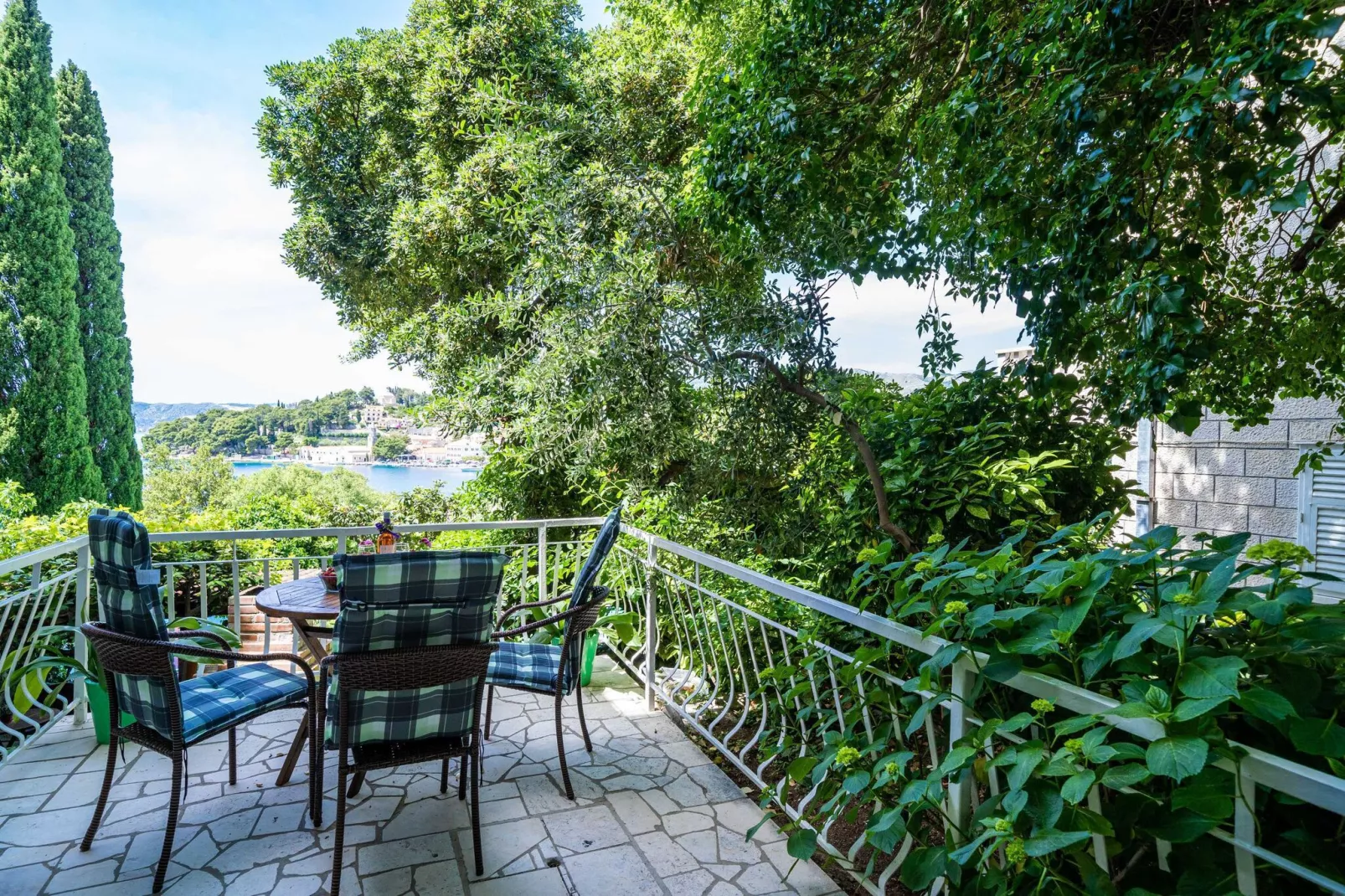 Apartments & Rooms Mara & Petrunjela - One Bedroom Apartment with Terrace and Sea View ( Apartman s terasom) - BR. 7-Terrace