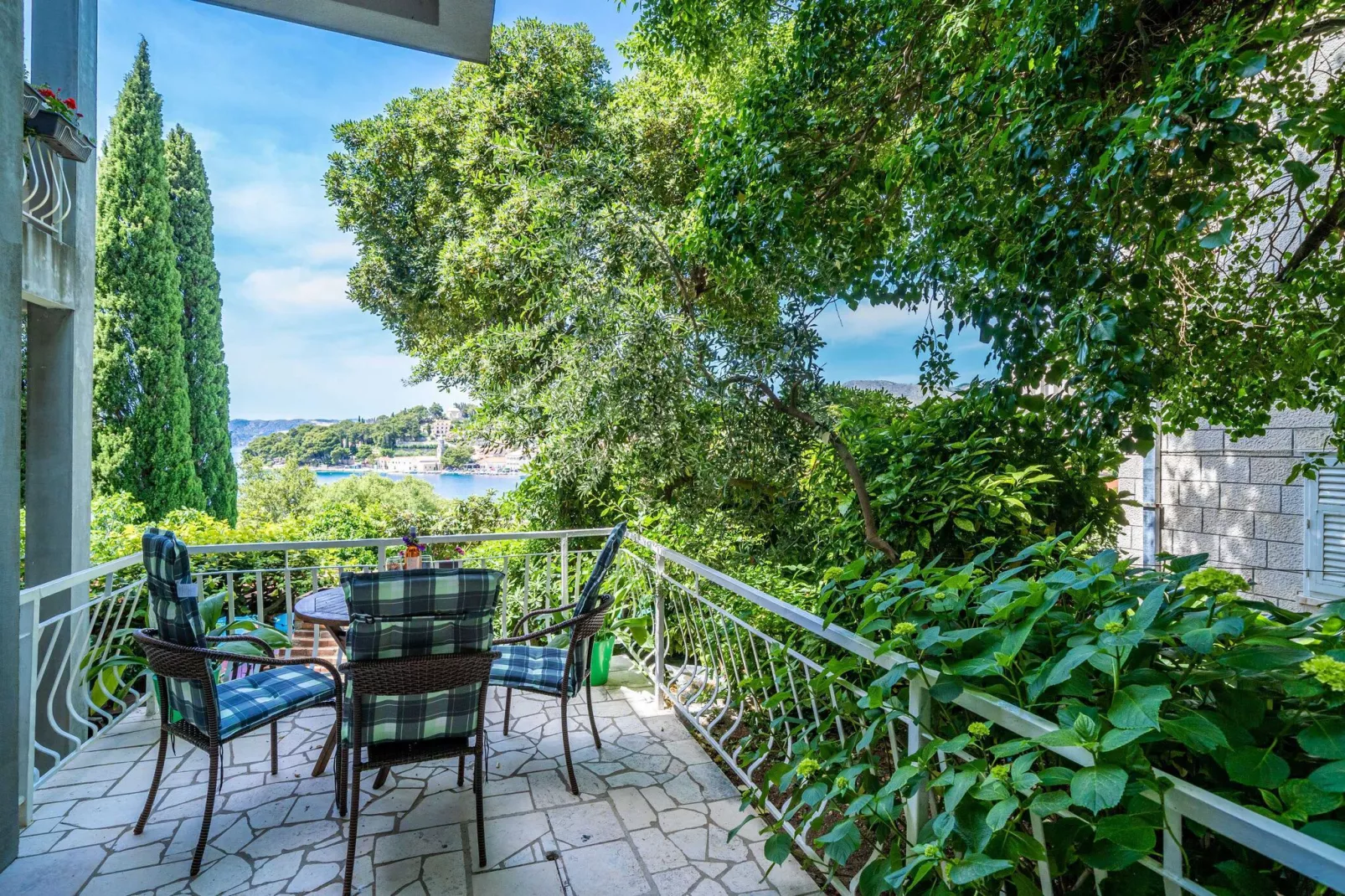 Apartments & Rooms Mara & Petrunjela - One Bedroom Apartment with Terrace and Sea View ( Apartman s terasom) - BR. 7-Terrace