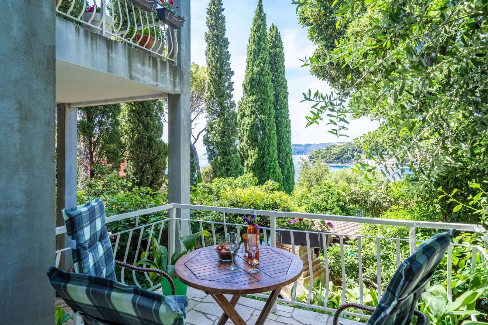 Apartments & Rooms Mara & Petrunjela - One Bedroom Apartment with Terrace and Sea View ( Apartman s terasom) - BR. 7-Terrace