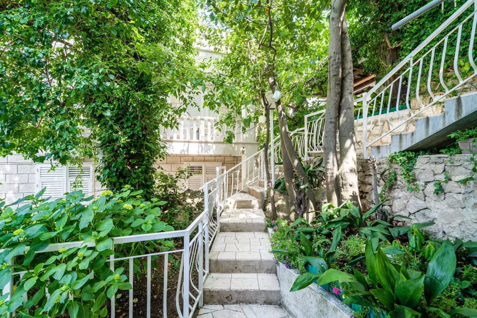 Apartments & Rooms Mara & Petrunjela - One Bedroom Apartment with Terrace and Sea View ( Apartman s terasom) - BR. 7-Outdoor