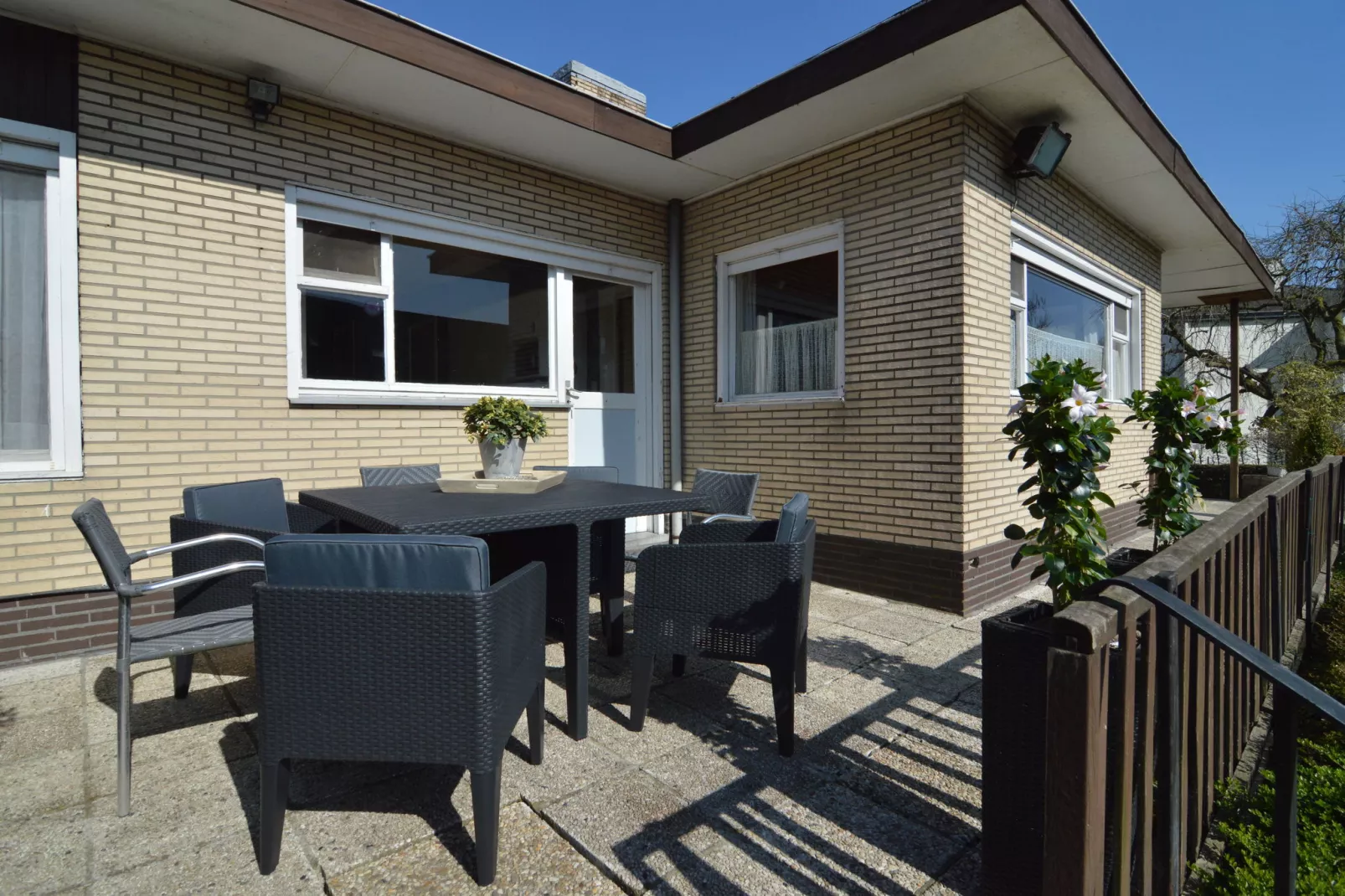 Happy Moments-Exterior summer