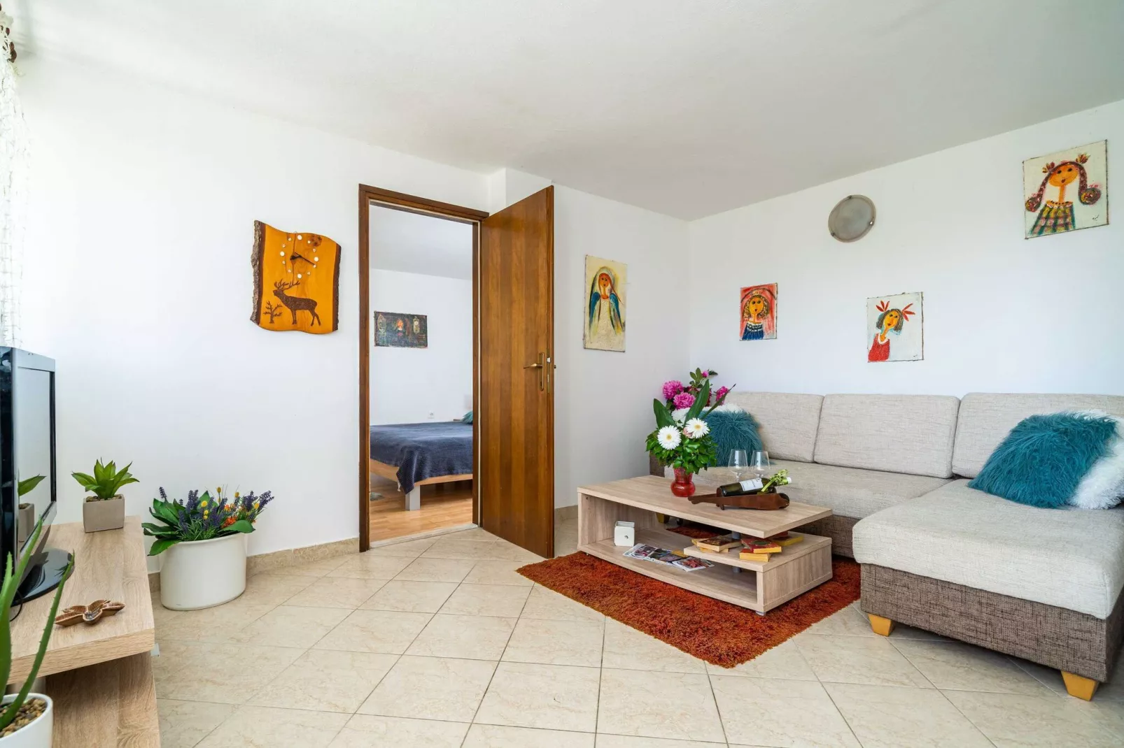 Apartments & Rooms Mara & Petrunjela - One Bedroom Apartment with Garden  (Apartman s pogledom na vrt) - BR. 6-Wohnzimmer