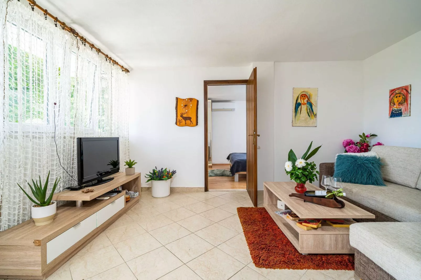 Apartments & Rooms Mara & Petrunjela - One Bedroom Apartment with Garden  (Apartman s pogledom na vrt) - BR. 6-Wohnzimmer
