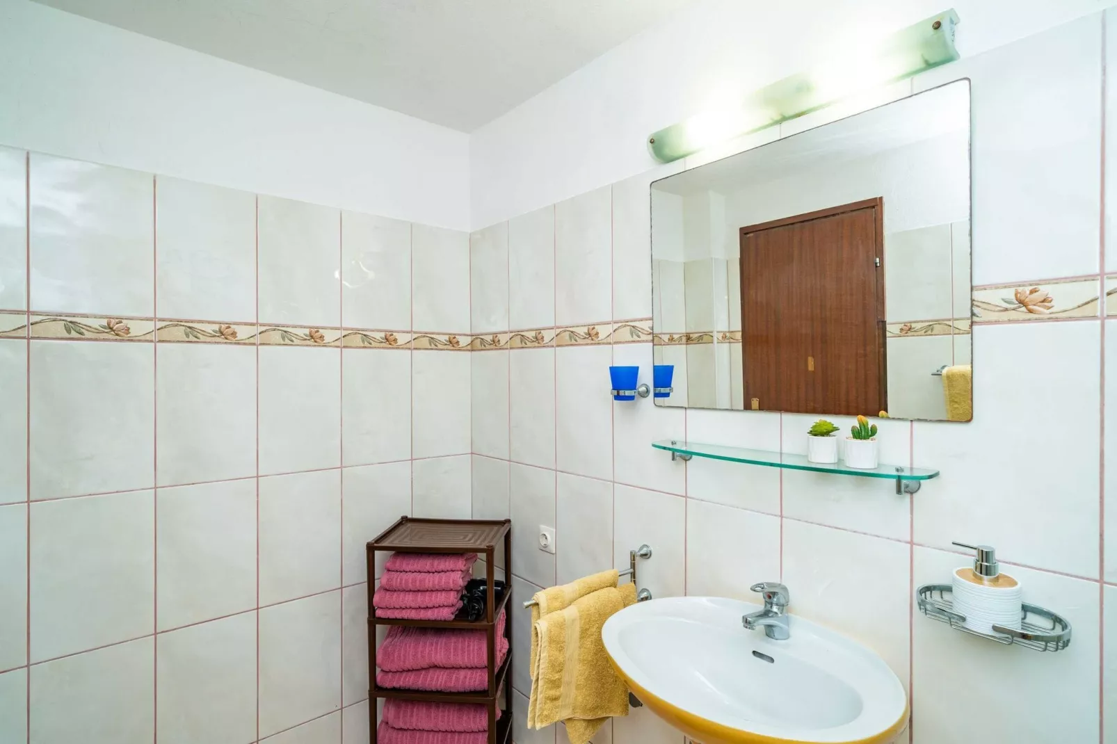 Apartments & Rooms Mara & Petrunjela - One Bedroom Apartment with Garden  (Apartman s pogledom na vrt) - BR. 6-Badezimmer