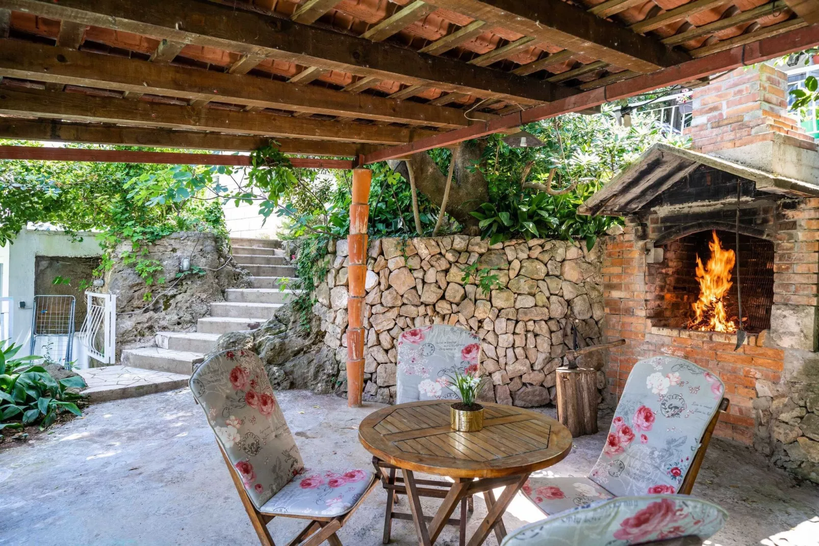 Apartments & Rooms Mara & Petrunjela - One Bedroom Apartment with Garden  (Apartman s pogledom na vrt) - BR. 6-Terrasse