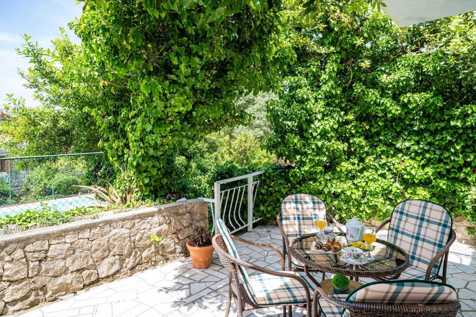 Apartments & Rooms Mara & Petrunjela - One Bedroom Apartment with Garden  (Apartman s pogledom na vrt) - BR. 6-Terrasse