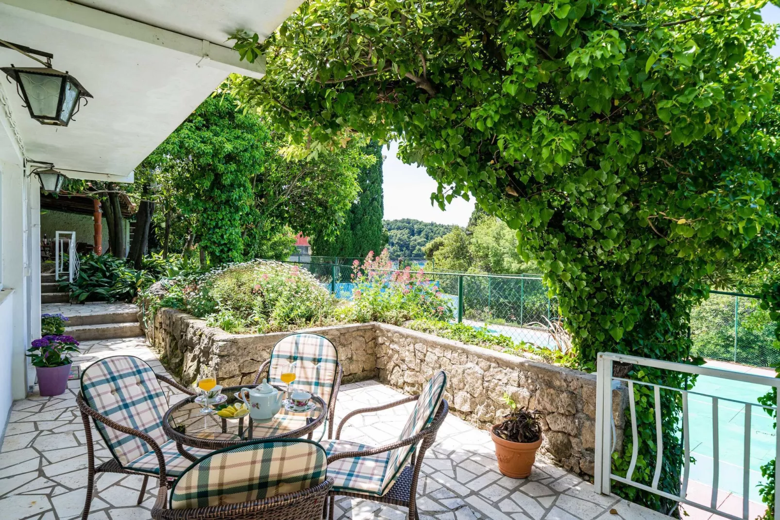 Apartments & Rooms Mara & Petrunjela - One Bedroom Apartment with Garden  (Apartman s pogledom na vrt) - BR. 6-Terrasse
