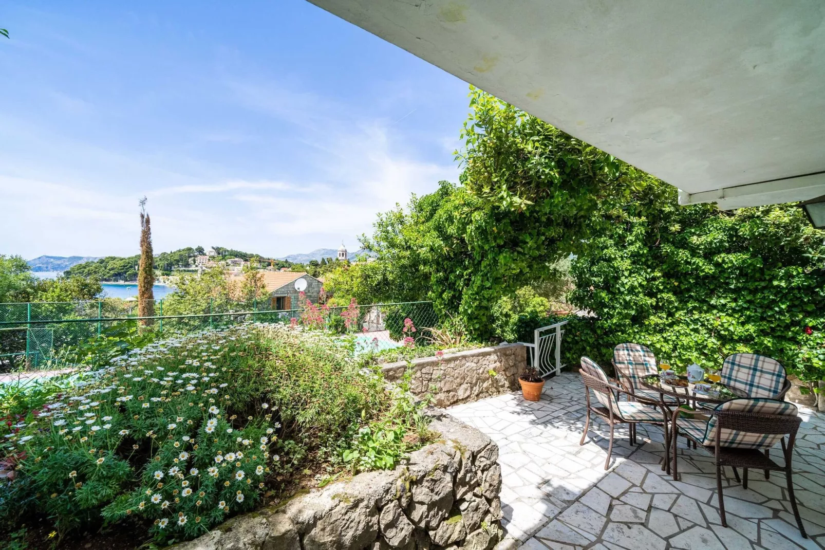 Apartments & Rooms Mara & Petrunjela - One Bedroom Apartment with Garden  (Apartman s pogledom na vrt) - BR. 6-Terrasse