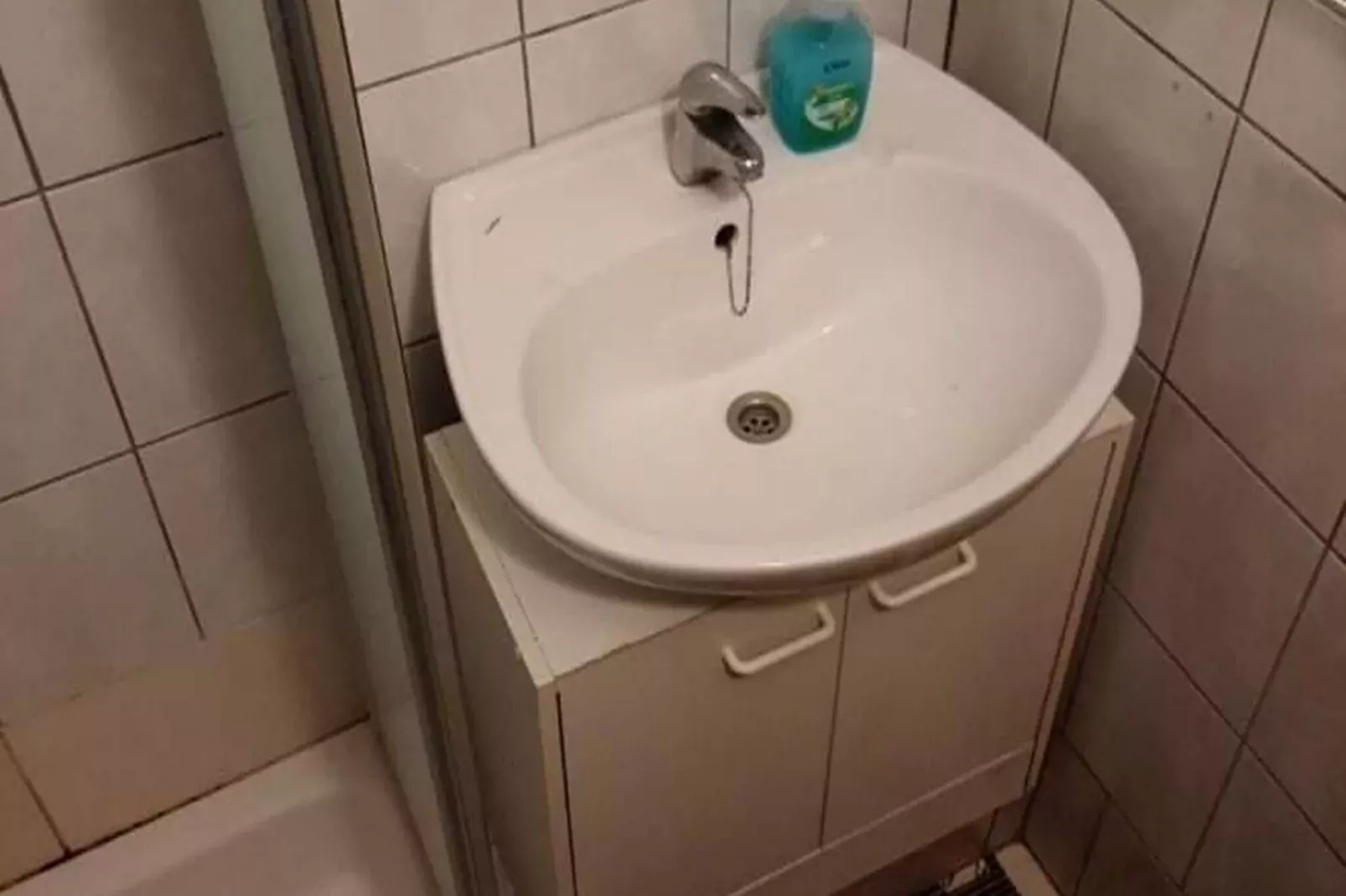 Apartments Marija - One Bedroom Apartment with Balcony and Sea View (Žuti A2)-Salle de bain