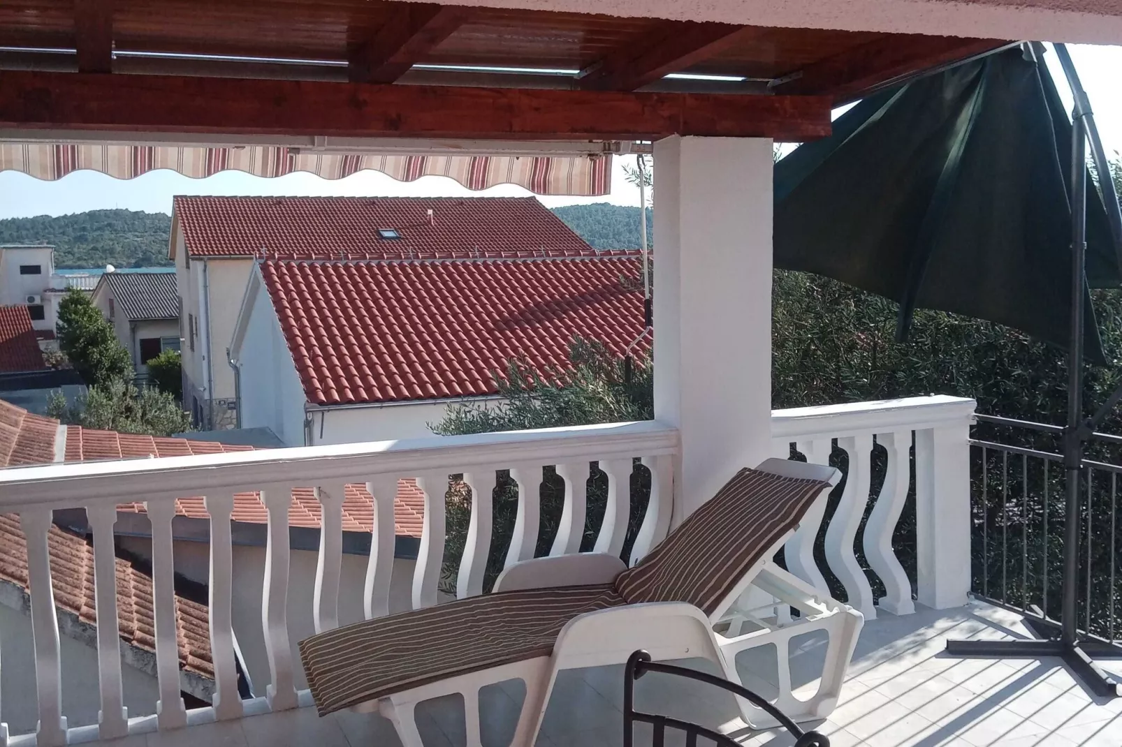 Apartments Marija - One Bedroom Apartment with Balcony and Sea View (Žuti A2)-Terrasse