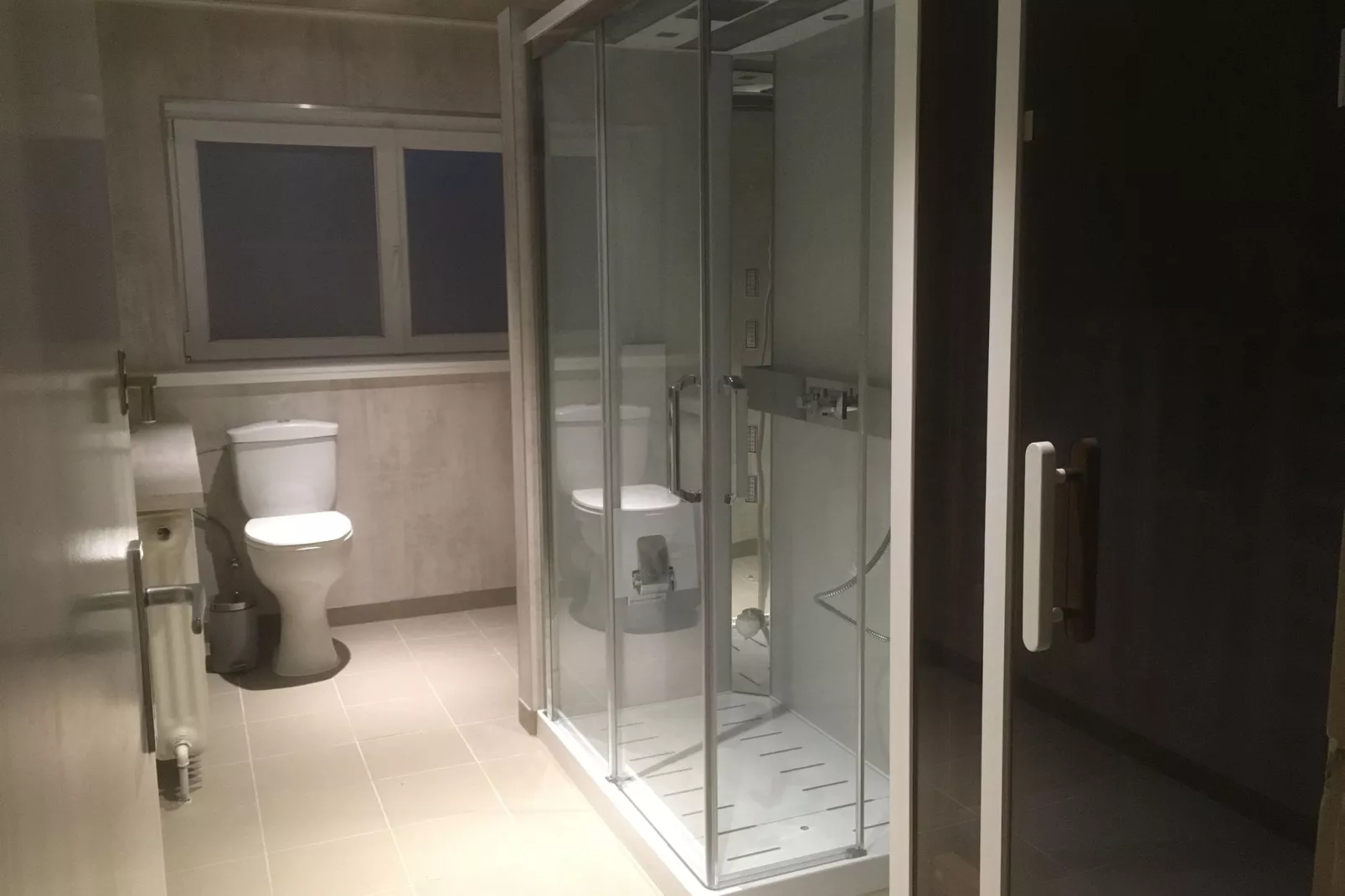 Happy Moments-Bathroom