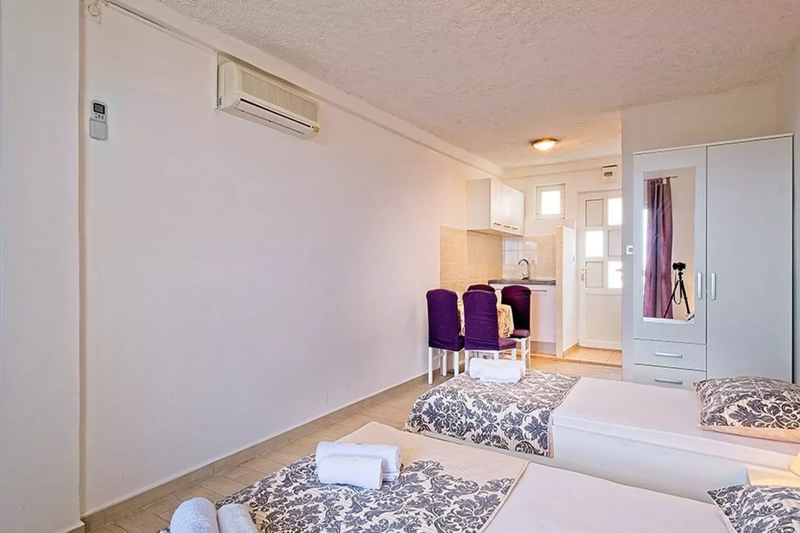 Apartments Grljević - Studio Apartment with Balcony and Sea View (A3)-Indoor