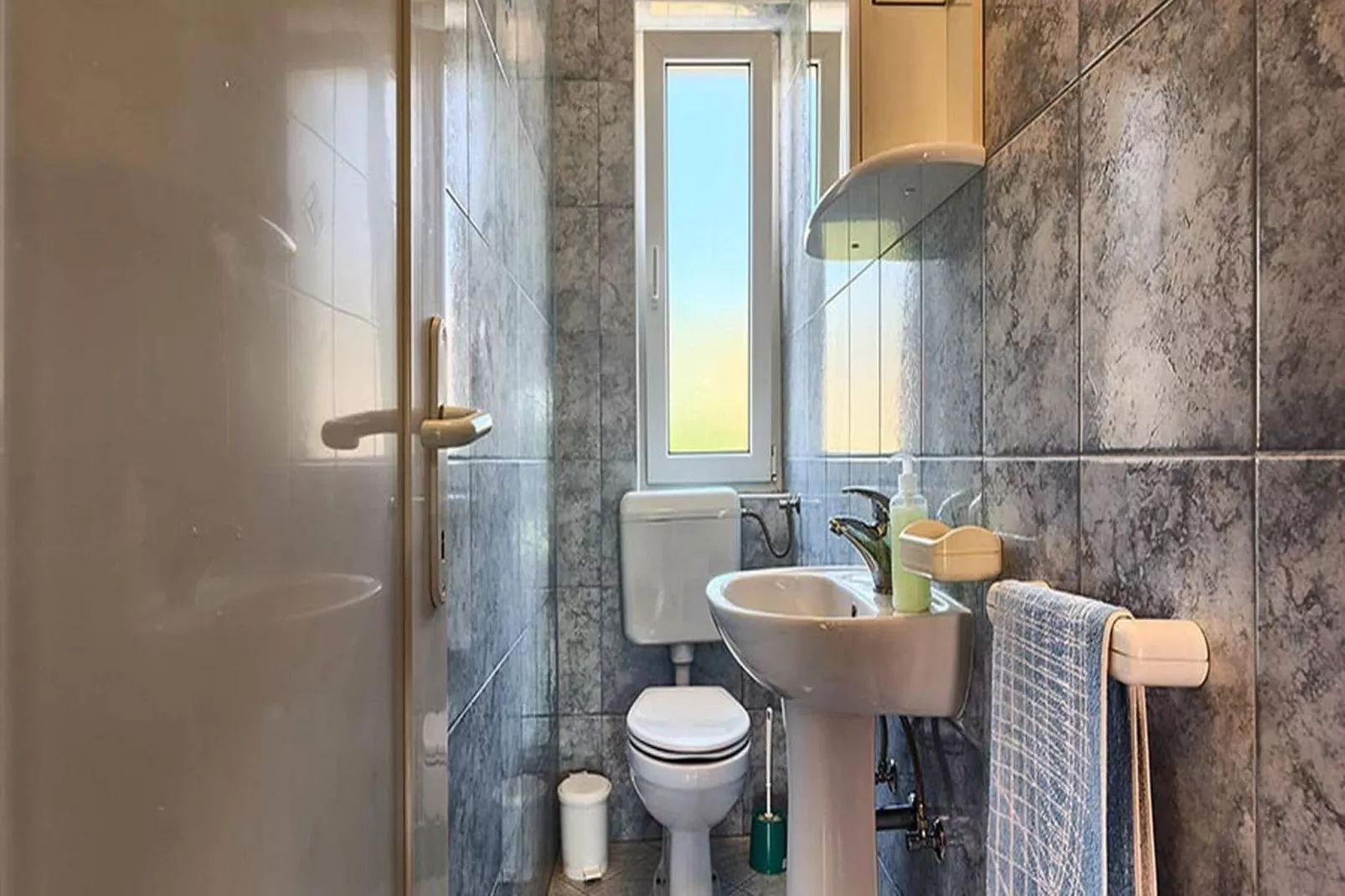 Apartment Lucija - Three Bedroom Apartment with Balcony-Bathroom