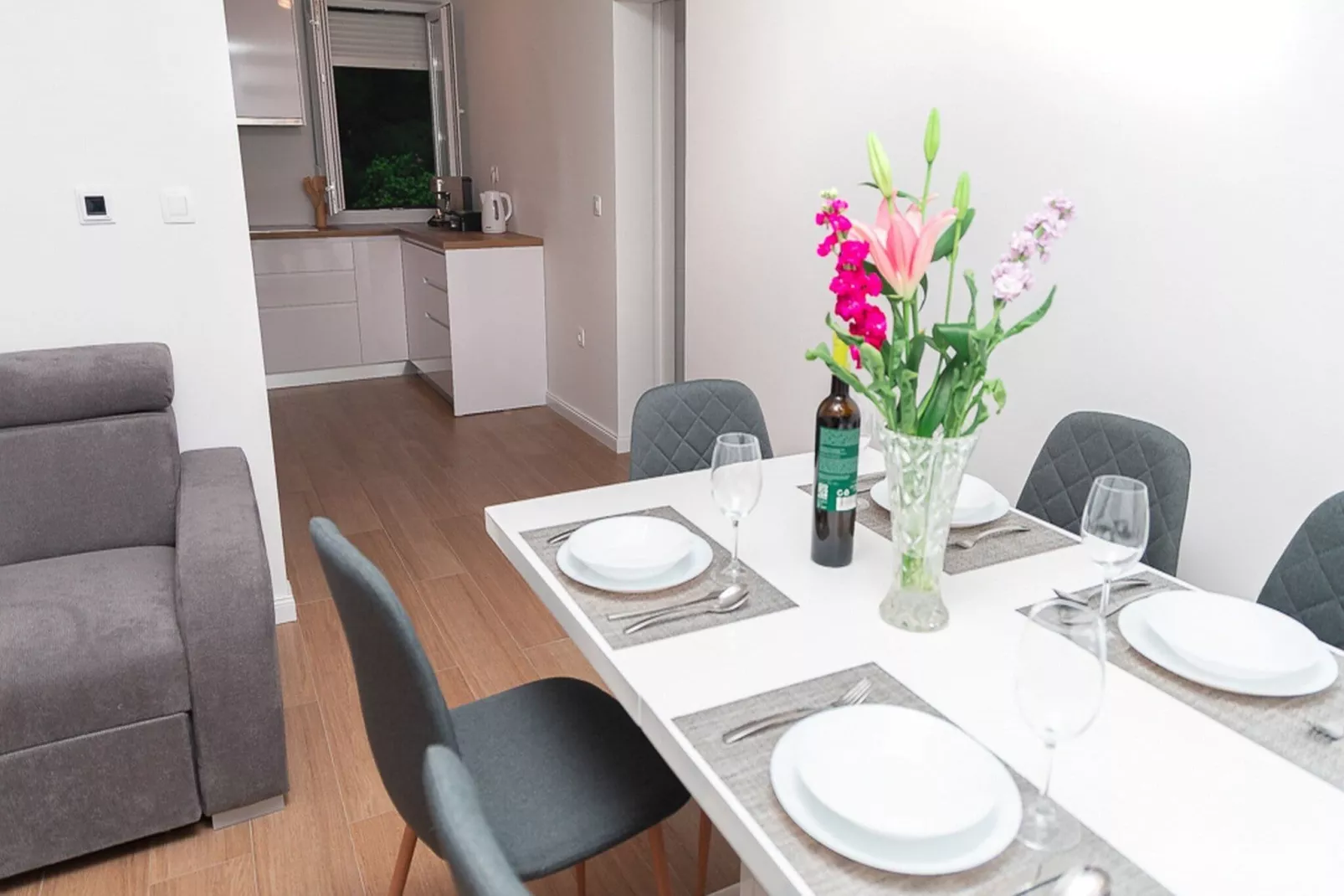 Apartment Matea - Two Bedroom Apartment with Balcony and Sea view-Dining room