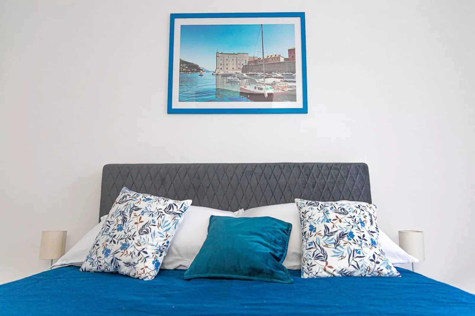 Apartment Matea - Two Bedroom Apartment with Balcony and Sea view-Bedroom