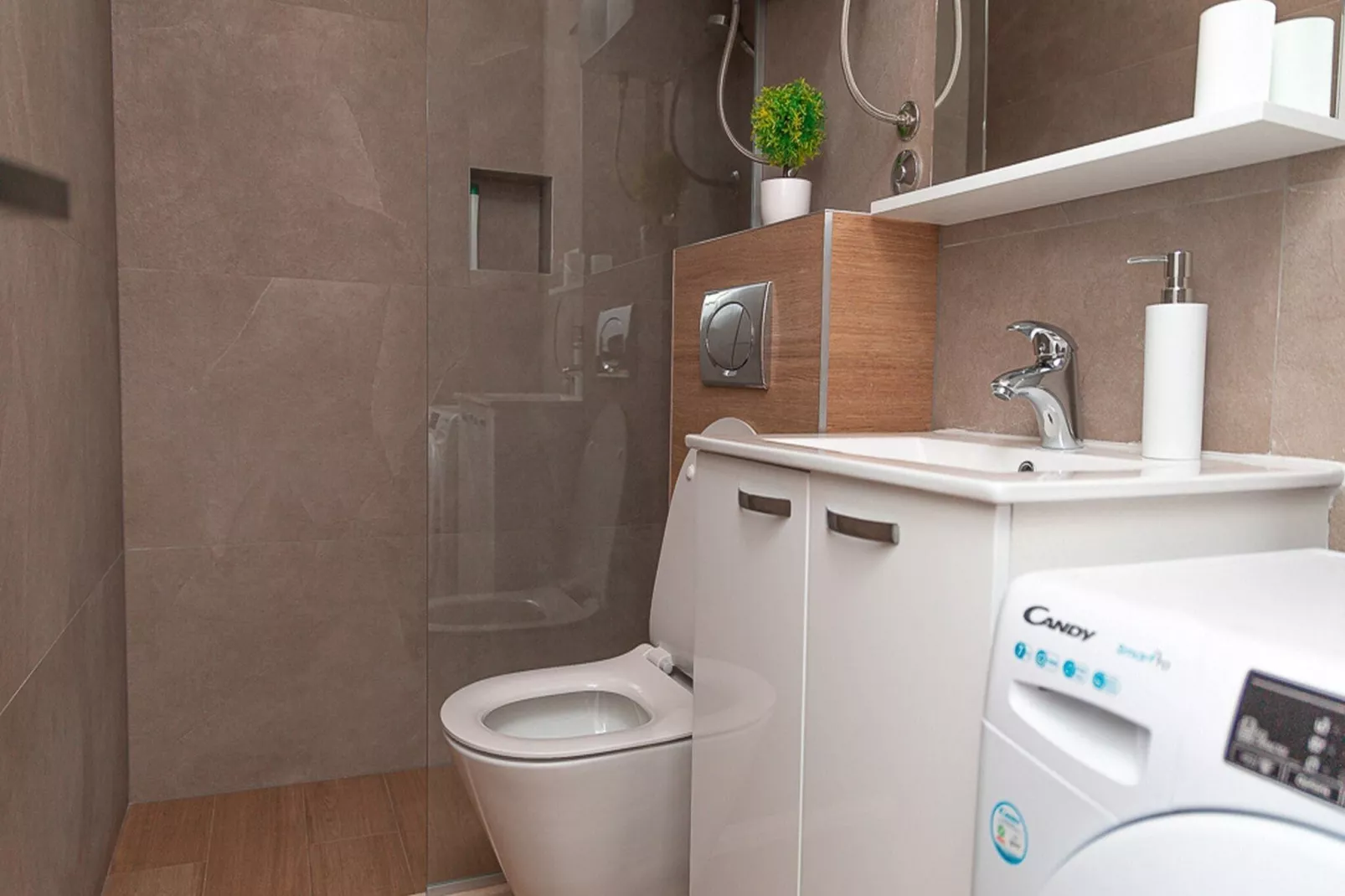 Apartment Matea - Two Bedroom Apartment with Balcony and Sea view-Bathroom