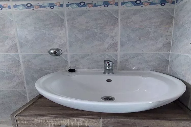 Apartments Smokvica - Studio Apartment with Sea View (Apartment 4)-Bathroom