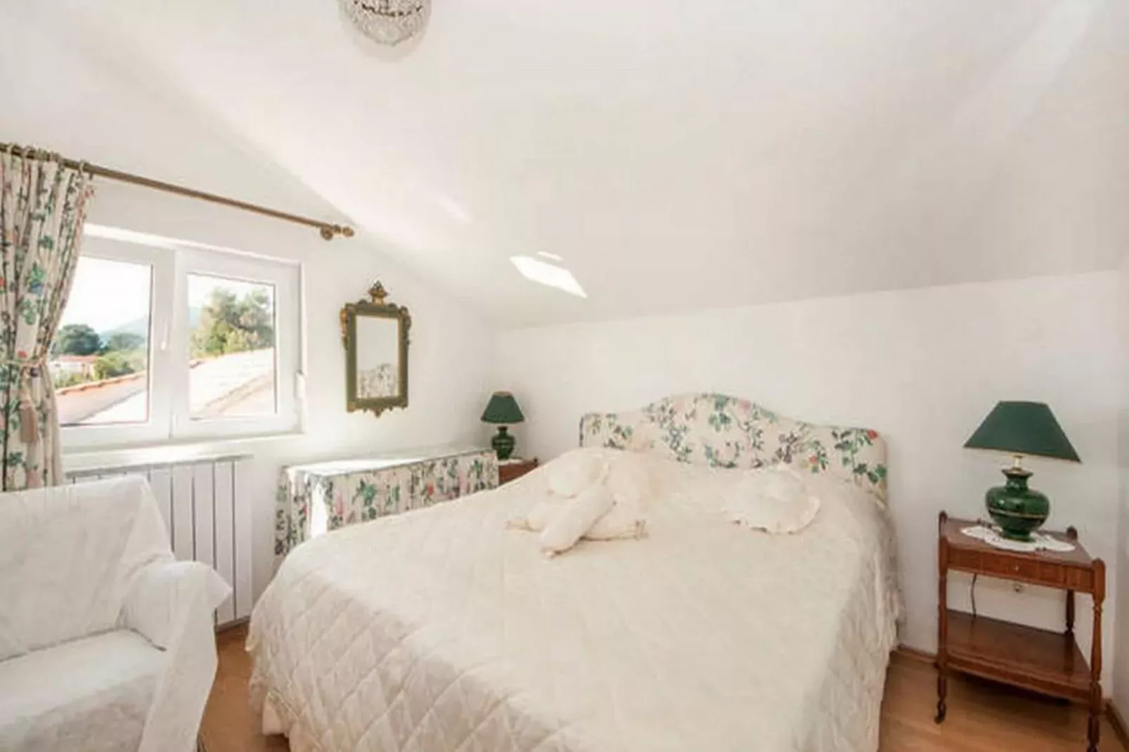Bertie's Lodge - Standard Two Bedroom Apartment with Balcony and Sea view(A0)-Bedroom